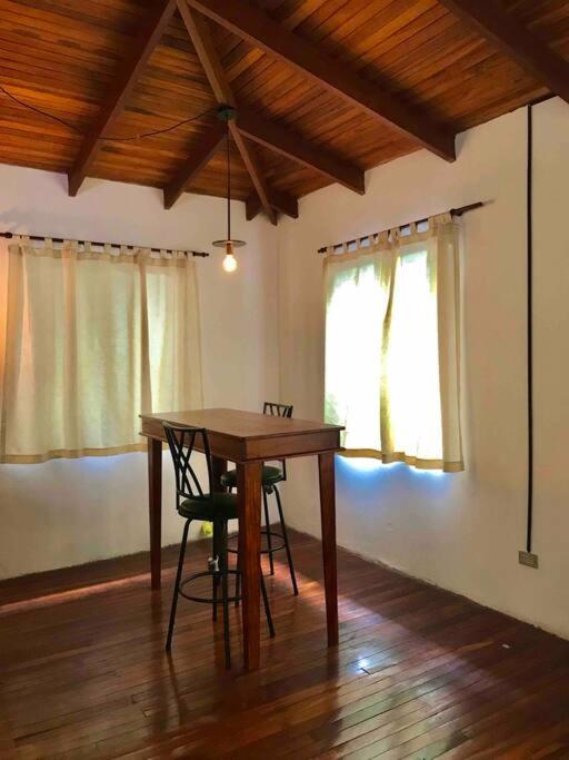 Lofty, fully equipped apartment in the heart of Montezuma