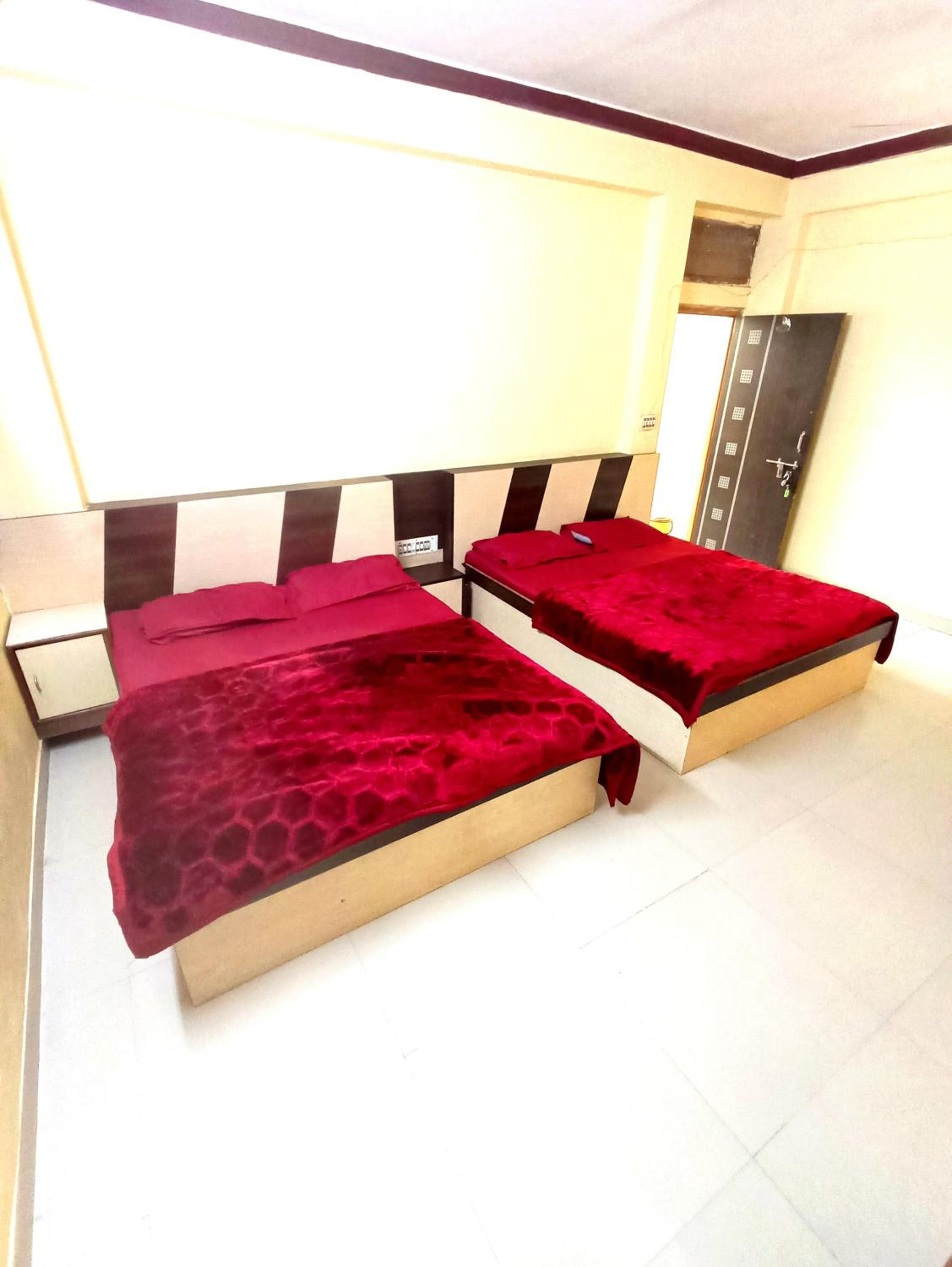 Hotel Shree Arpan view 3