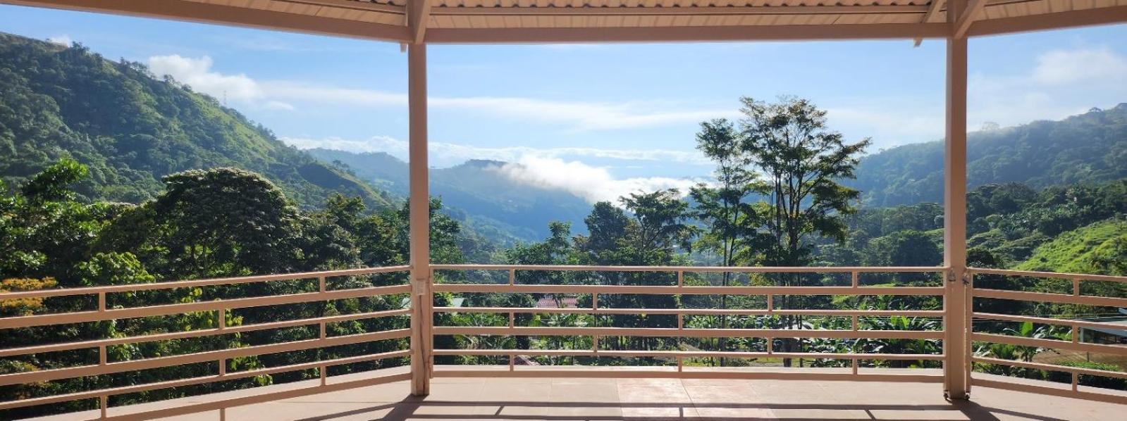 Eco-stay in Finca LOA