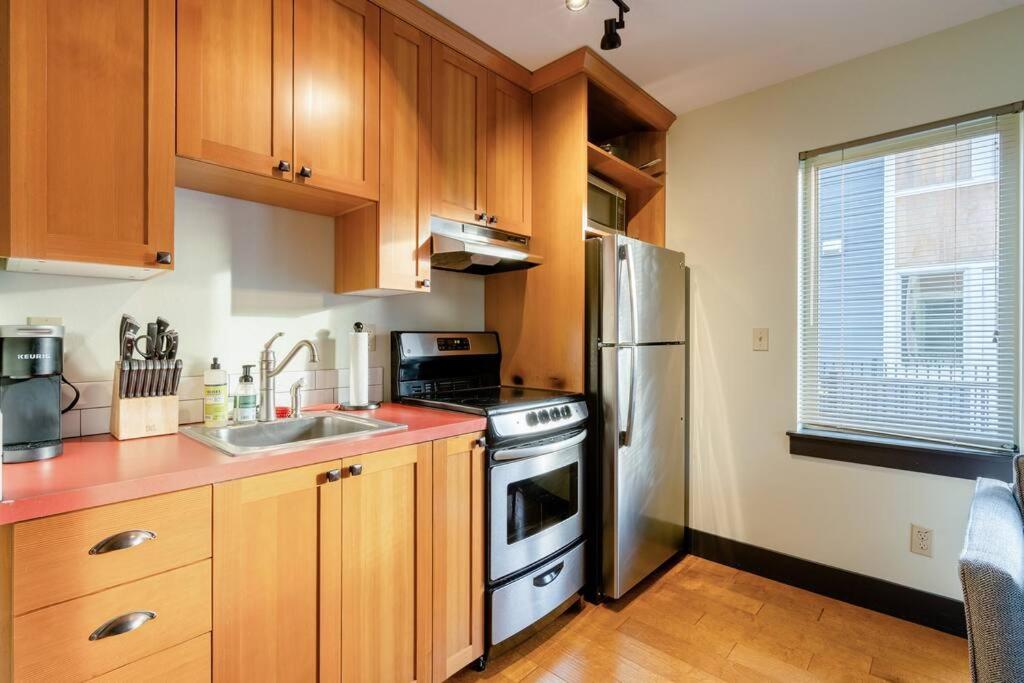 Stay Portland - Color Splash Apartment in the Heart of Portland view 4