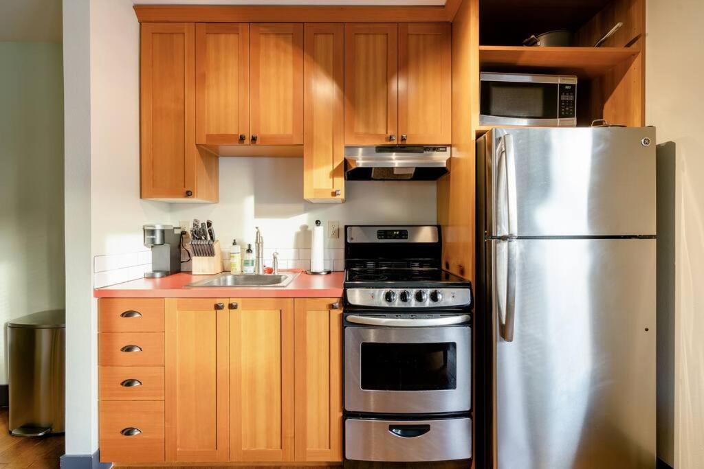 Stay Portland - Color Splash Apartment in the Heart of Portland view 5