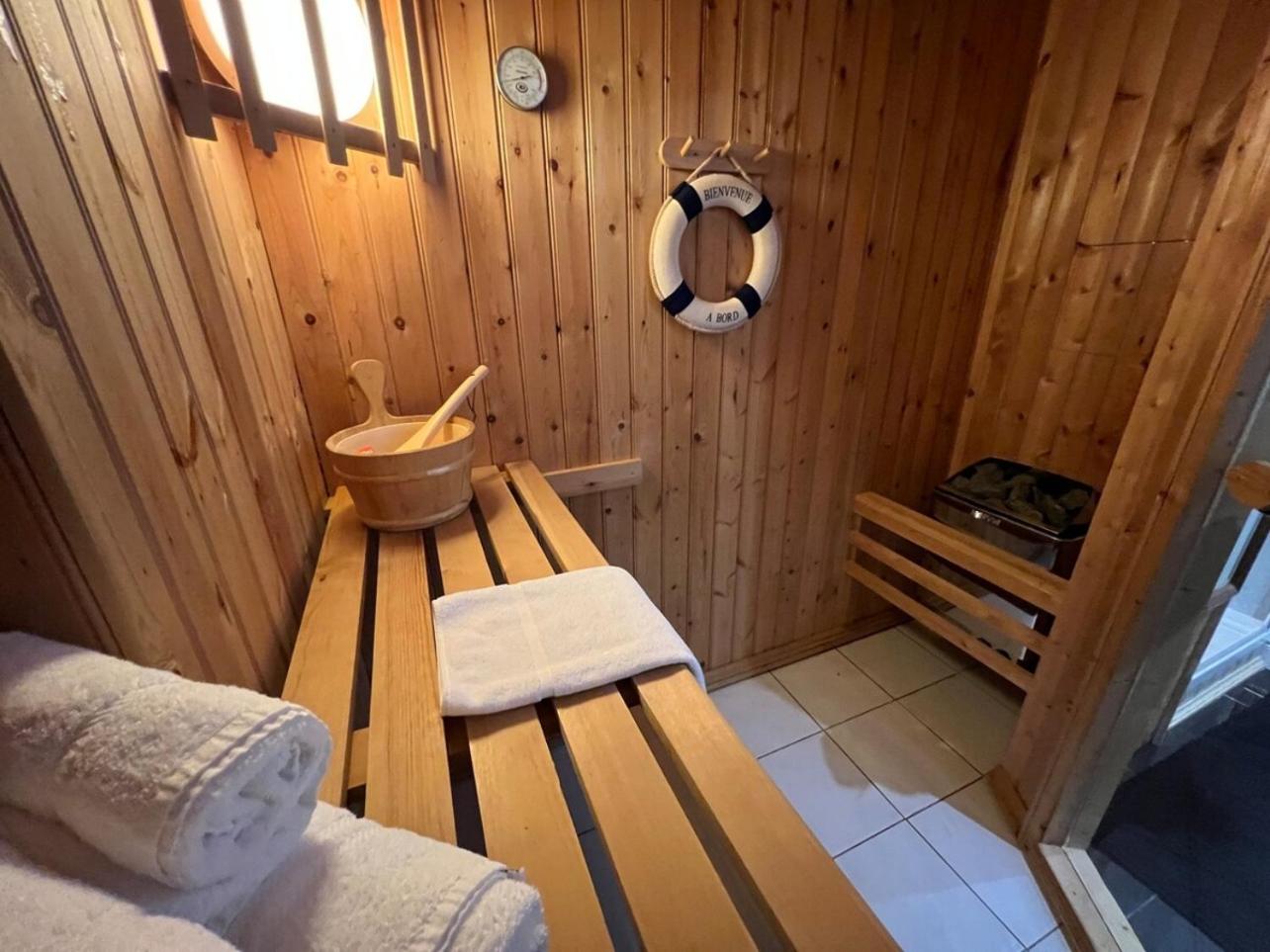 The Old Fishing Store - Sauna, Tech & No Guest Fee view 4
