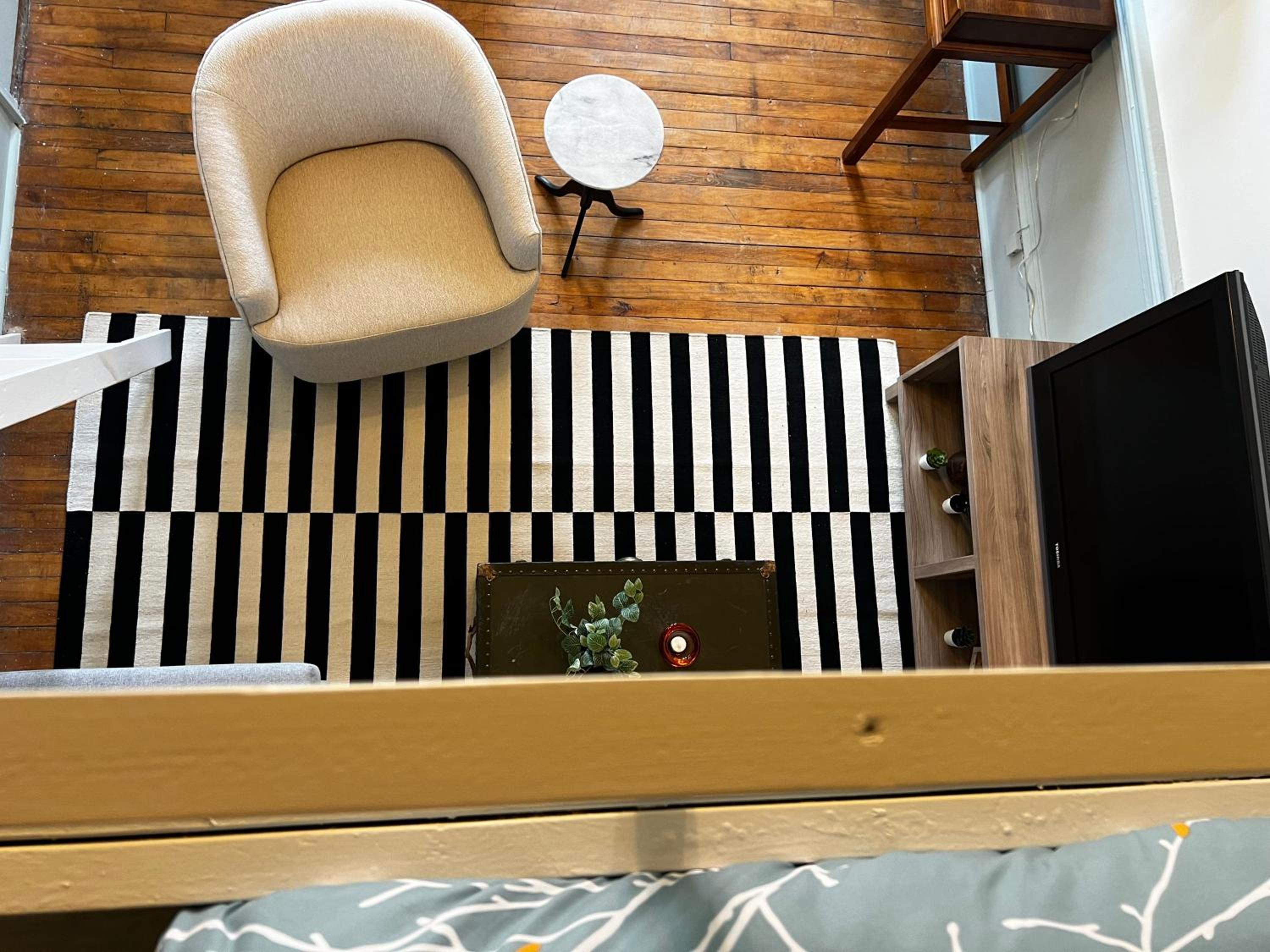 Modern Comforts in Downtown's Victorian Gem Patio, Unit #3