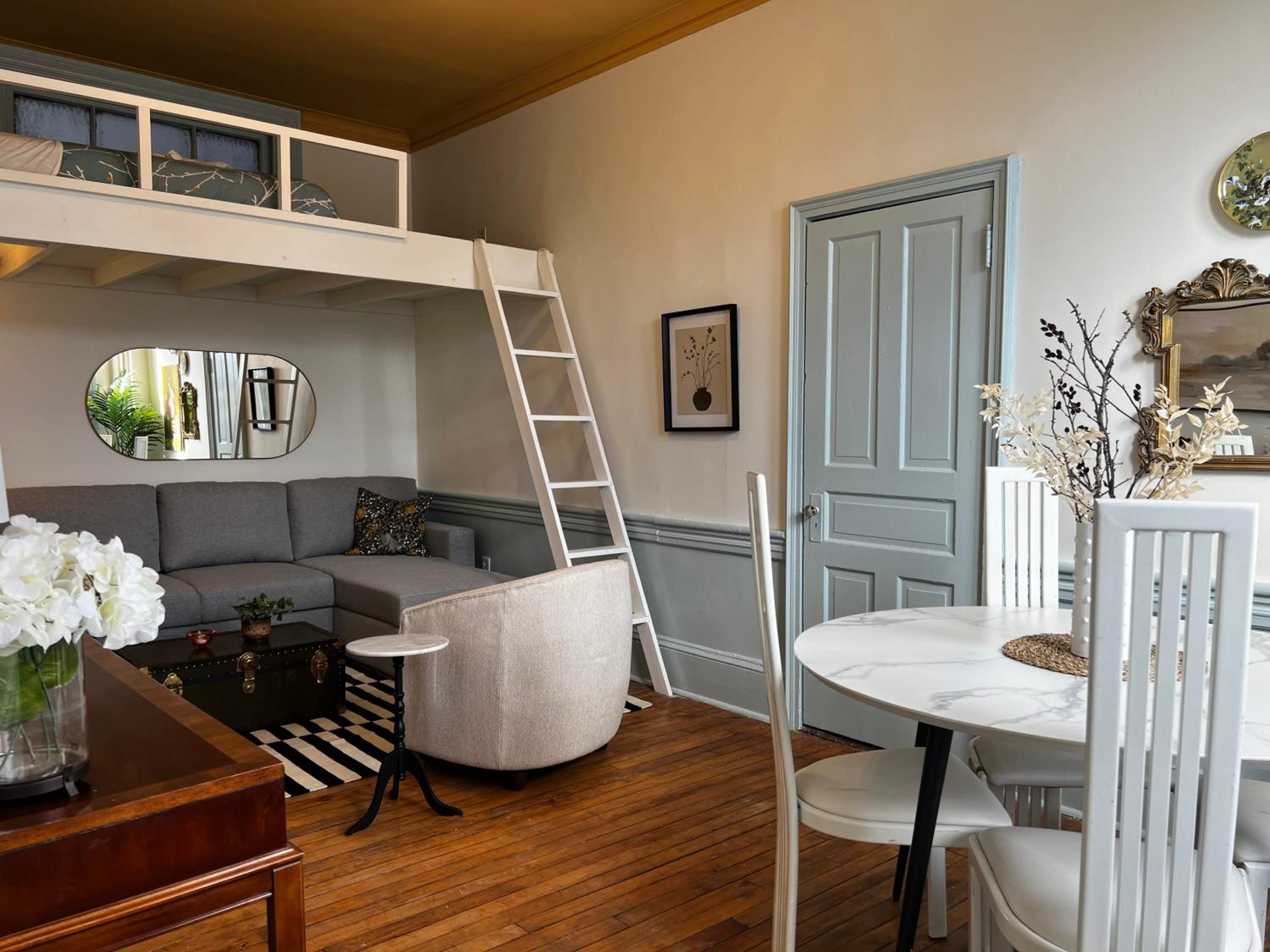 Modern Comforts in Downtown's Victorian Gem Patio, Unit #3