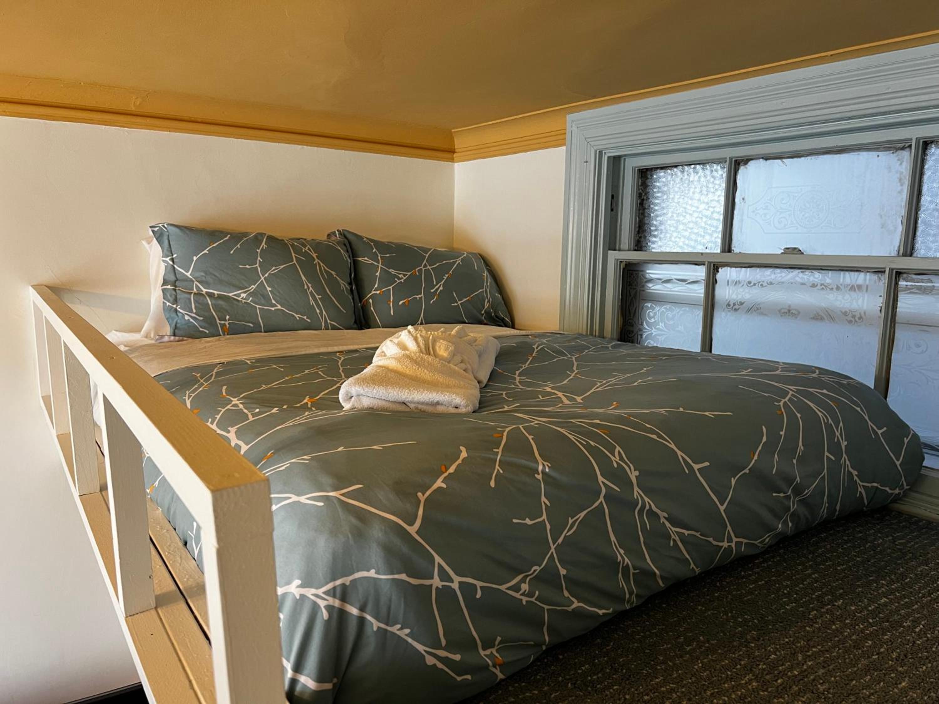 Modern Comforts in Downtown's Victorian Gem Patio, Unit #3