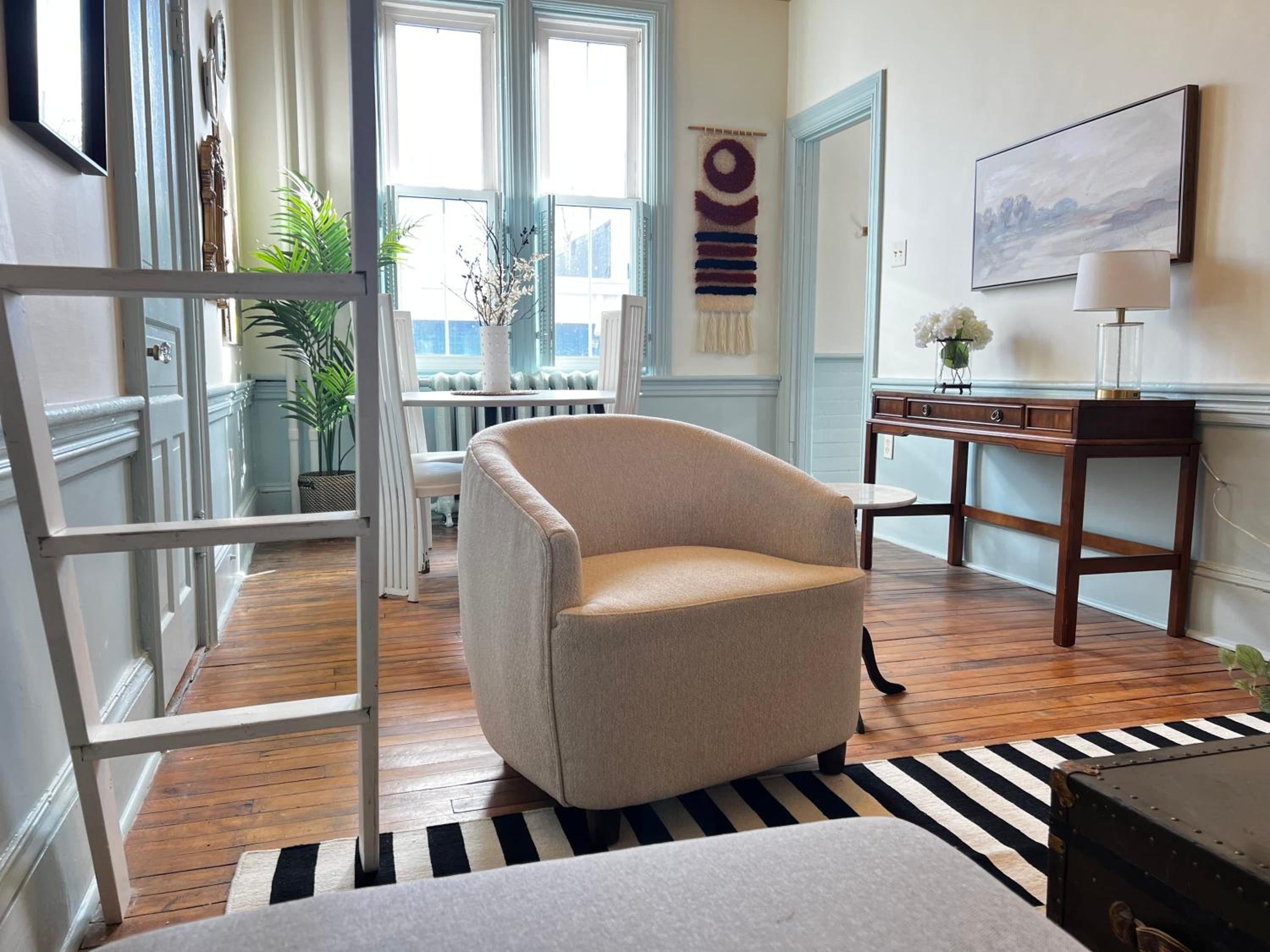Modern Comforts in Downtown's Victorian Gem Patio, Unit #3