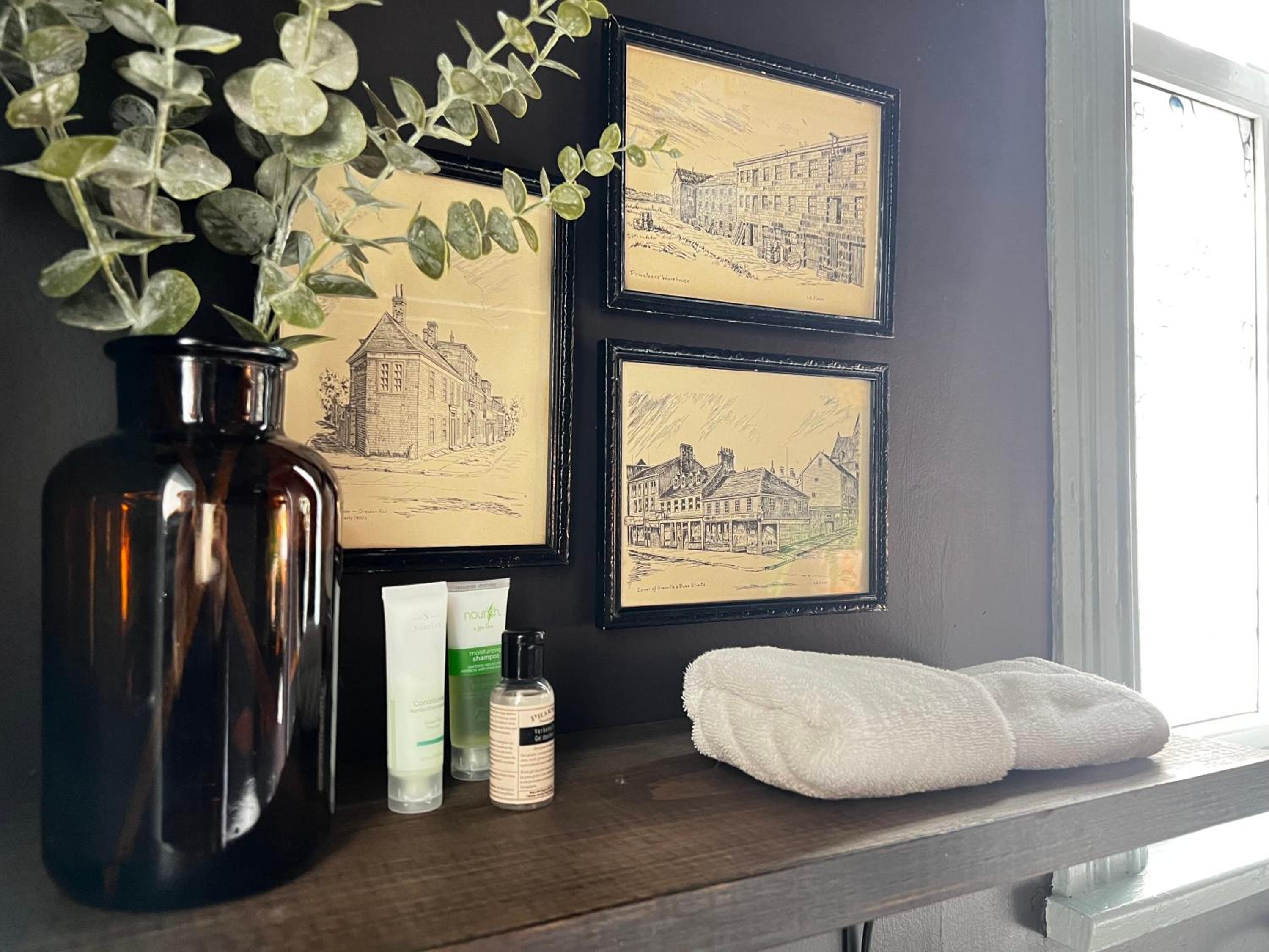 Modern Comforts in Downtown's Victorian Gem Patio, Unit #3
