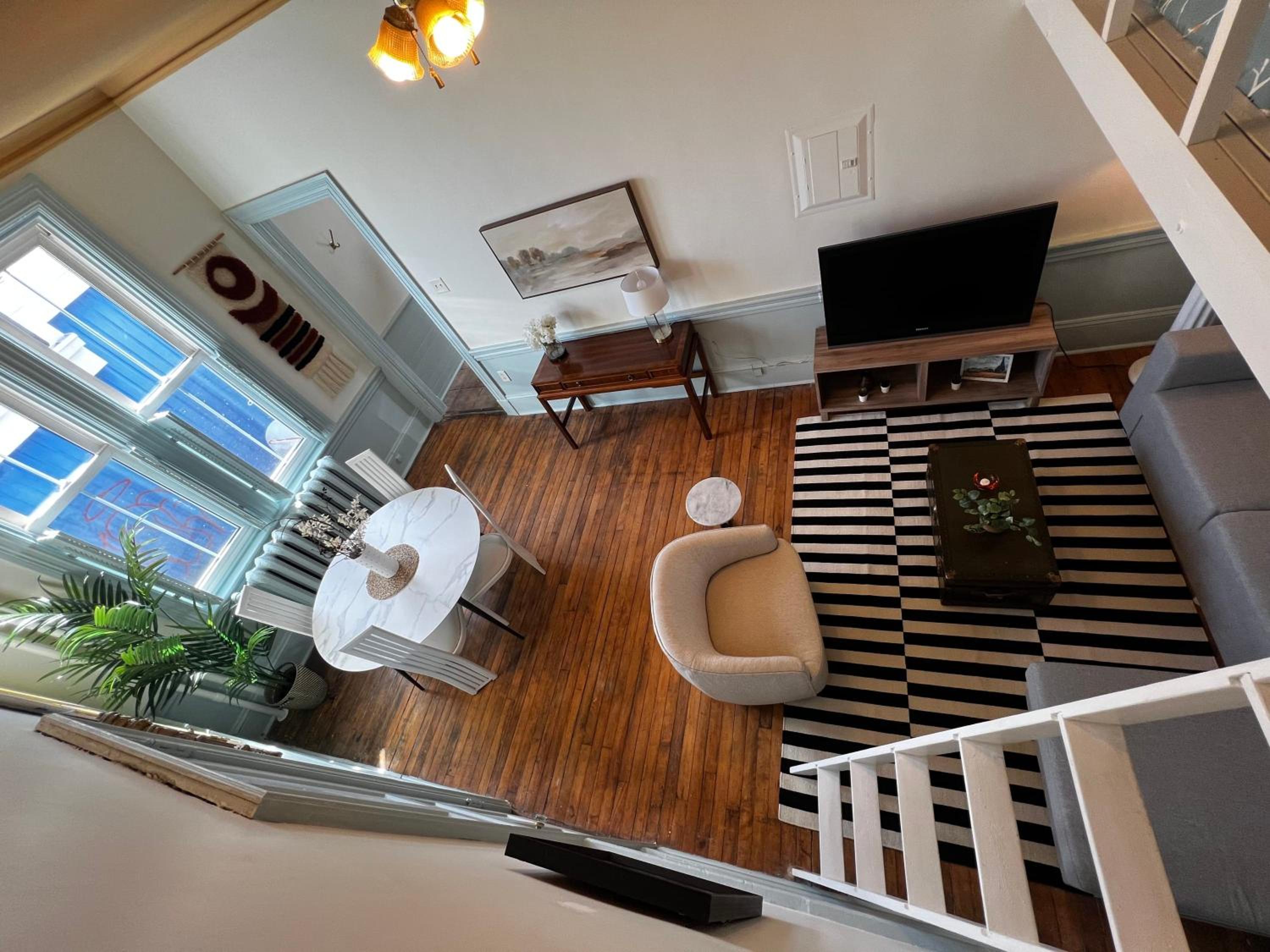 Modern Comforts in Downtown's Victorian Gem Patio, Unit #3