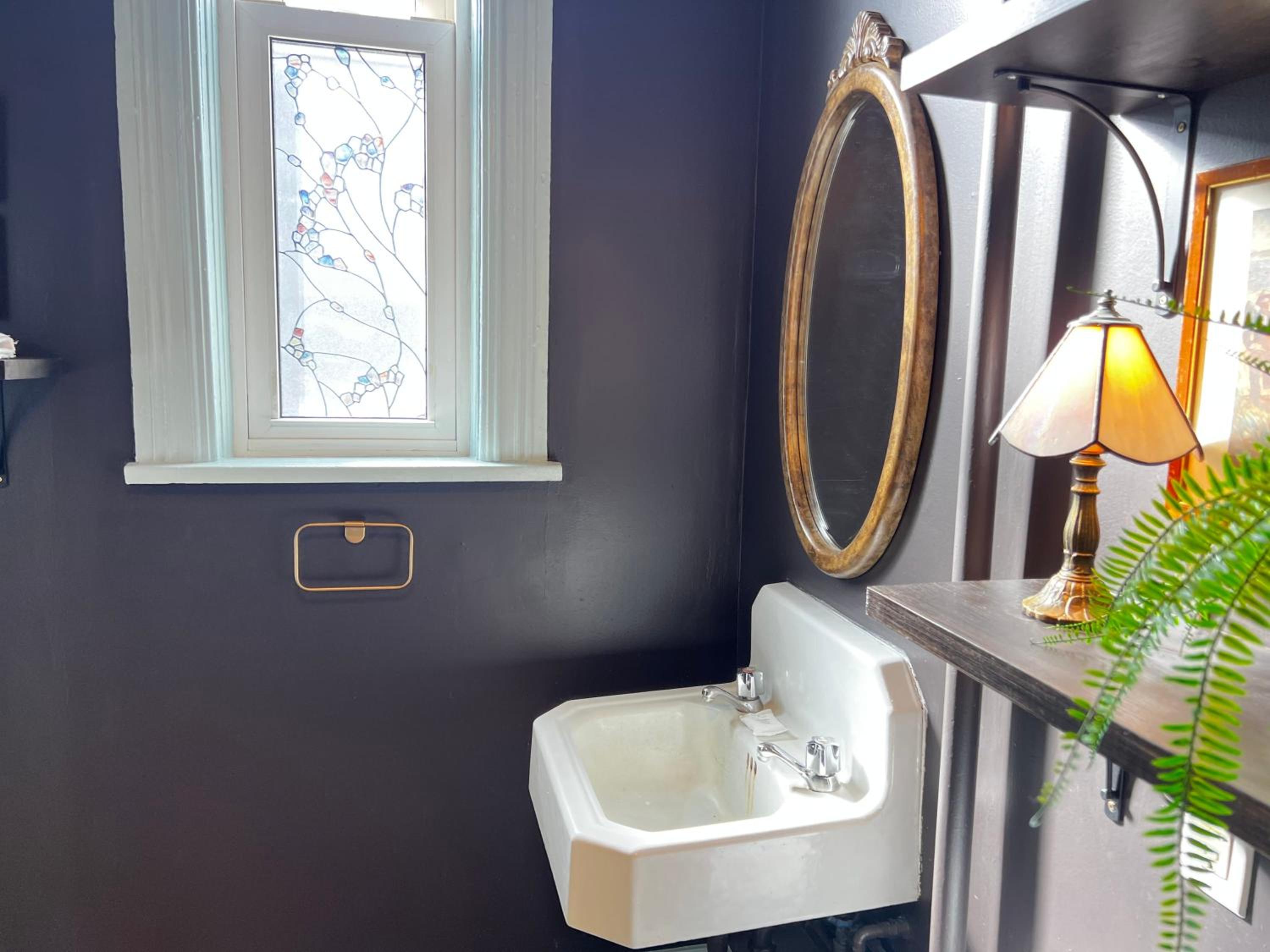 Modern Comforts in Downtown's Victorian Gem Patio, Unit #3