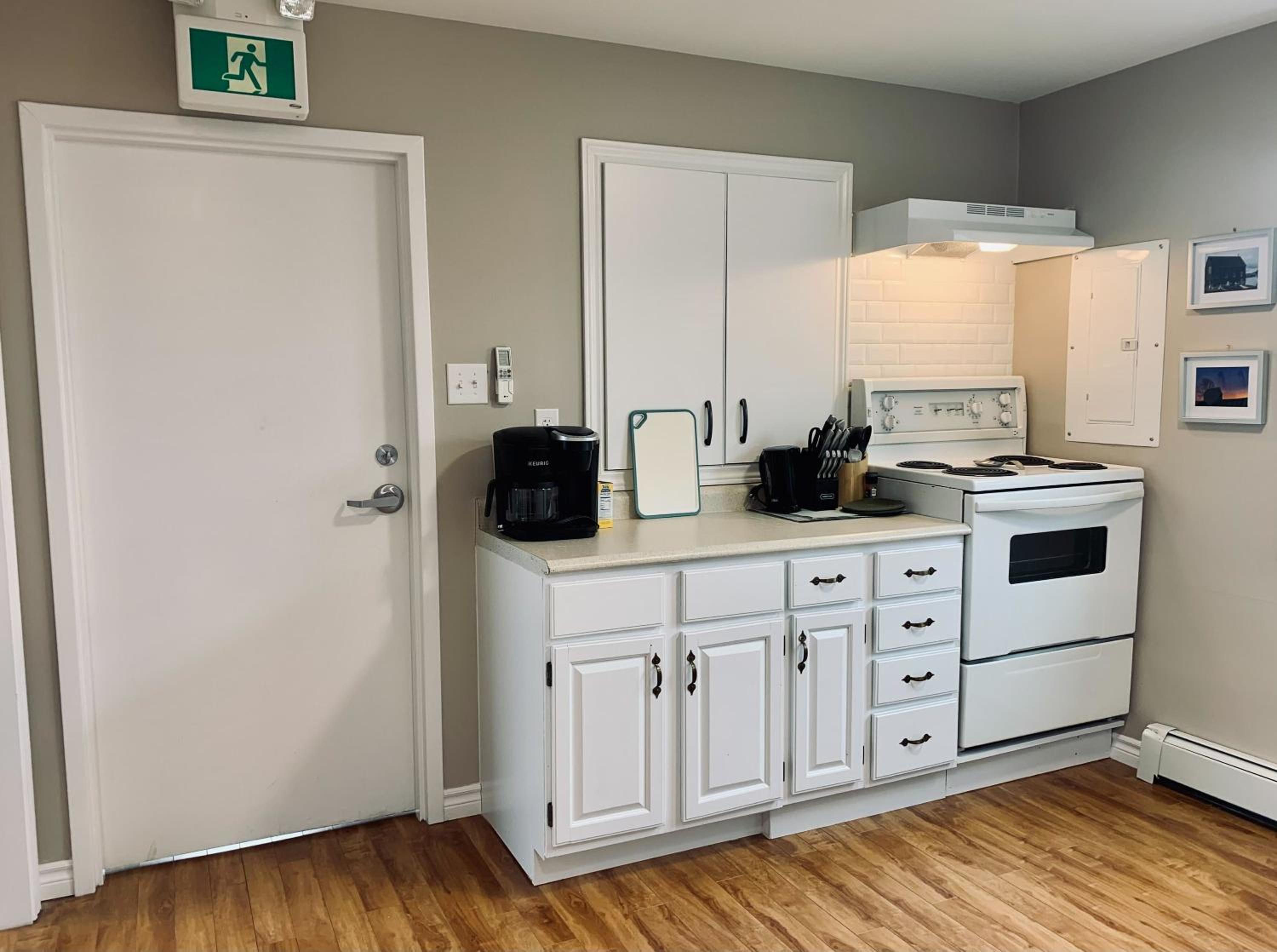 Comfy 2-BDRM with AC Historic North End