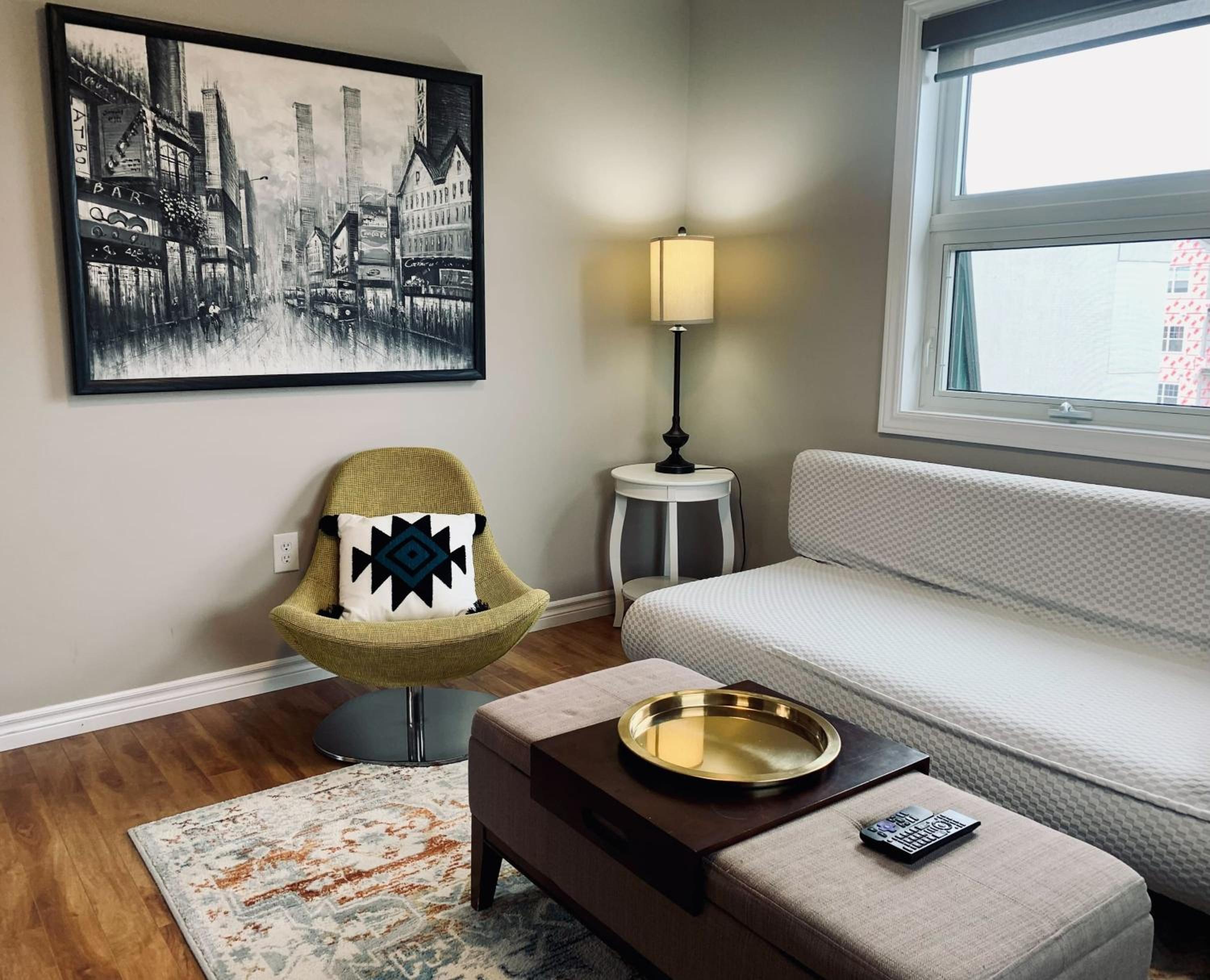 Comfy 2-BDRM with AC Historic North End