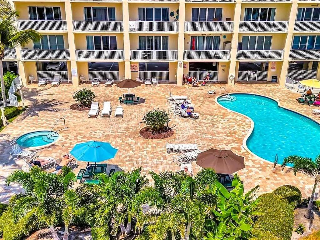 Bayview Oceanside Condo with Pool and Private Balcony