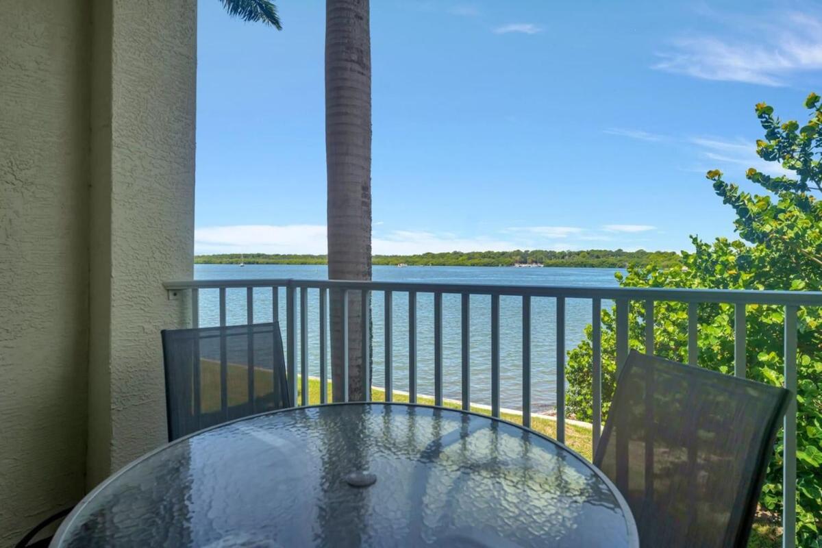 Bayview Oceanside Condo with Pool and Private Balcony