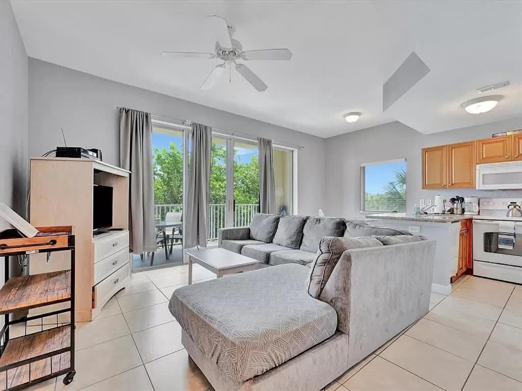 Bayview Oceanside Condo with Pool and Private Balcony