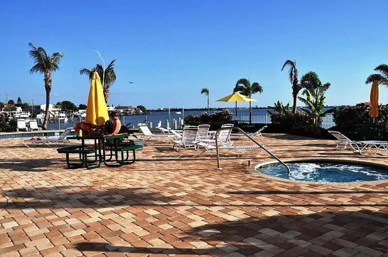 Bayview Oceanside Condo with Pool and Private Balcony