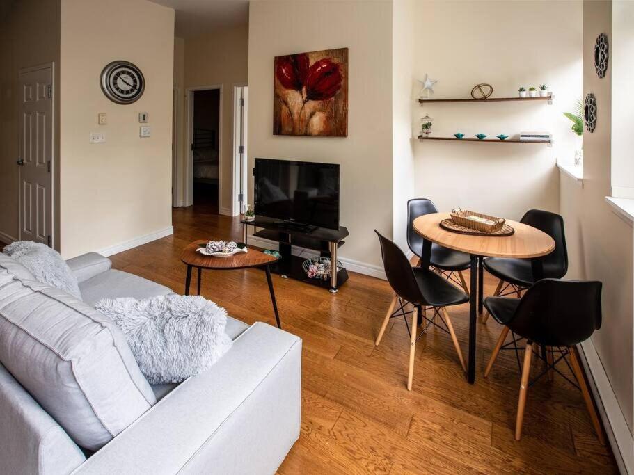 Quaint Loft #4 with AC Abundance of Sunlight