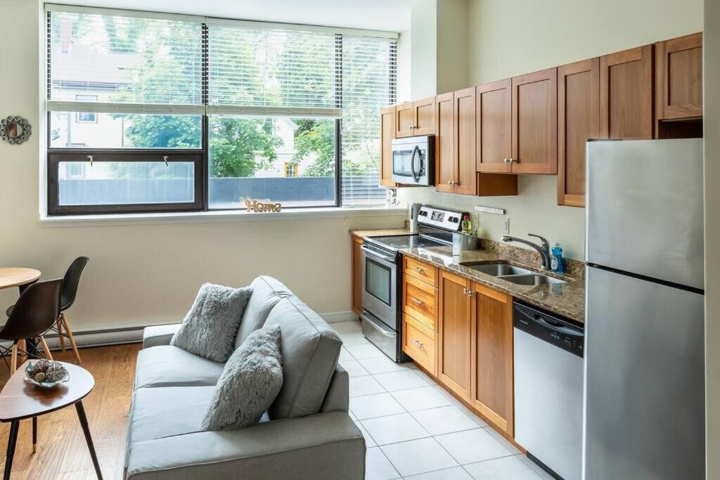 Quaint Loft #4 with AC Abundance of Sunlight