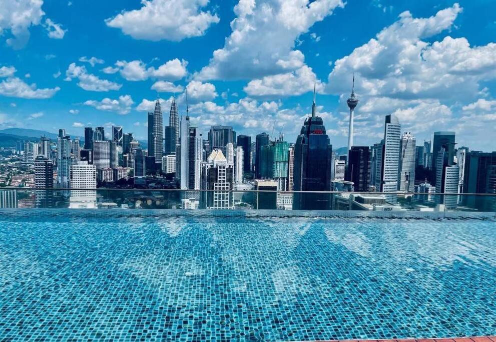 Cozy 1BR KLCC view SkyPool Suite Regalia Residence