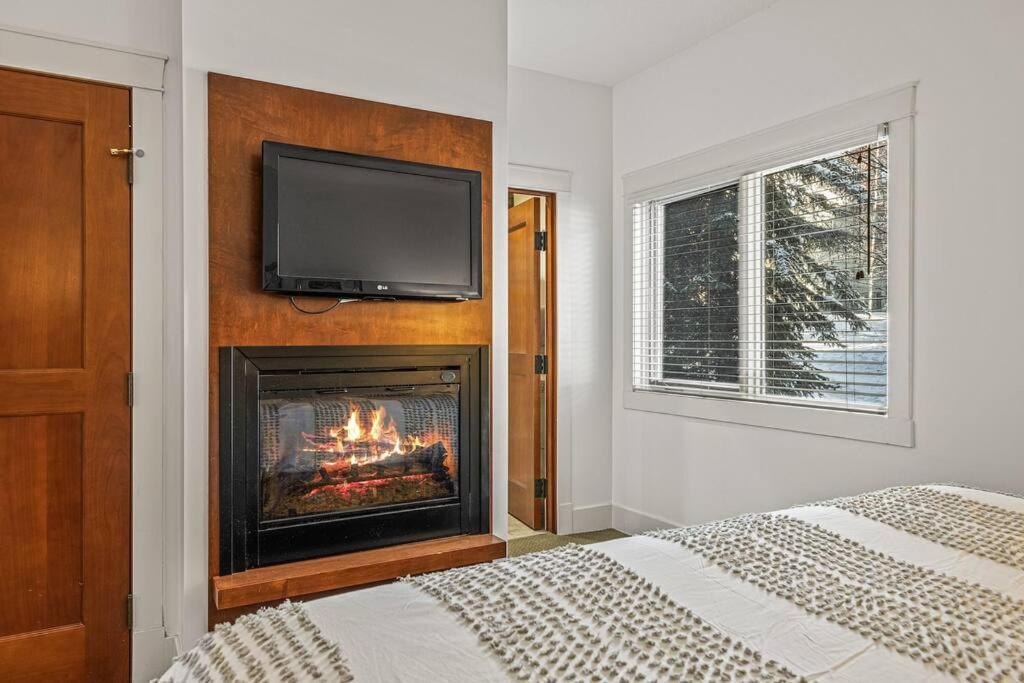 L109 Canmore World Class Solara Resort - Hot tub, Pool, Gym, AirCon, Free Parking & Netflix
