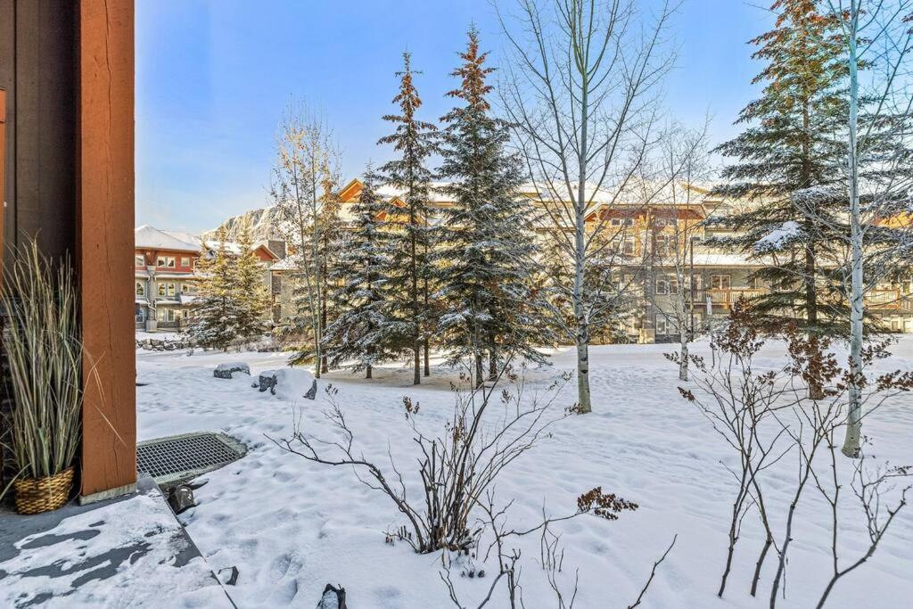 L109 Canmore World Class Solara Resort - Hot tub, Pool, Gym, AirCon, Free Parking & Netflix