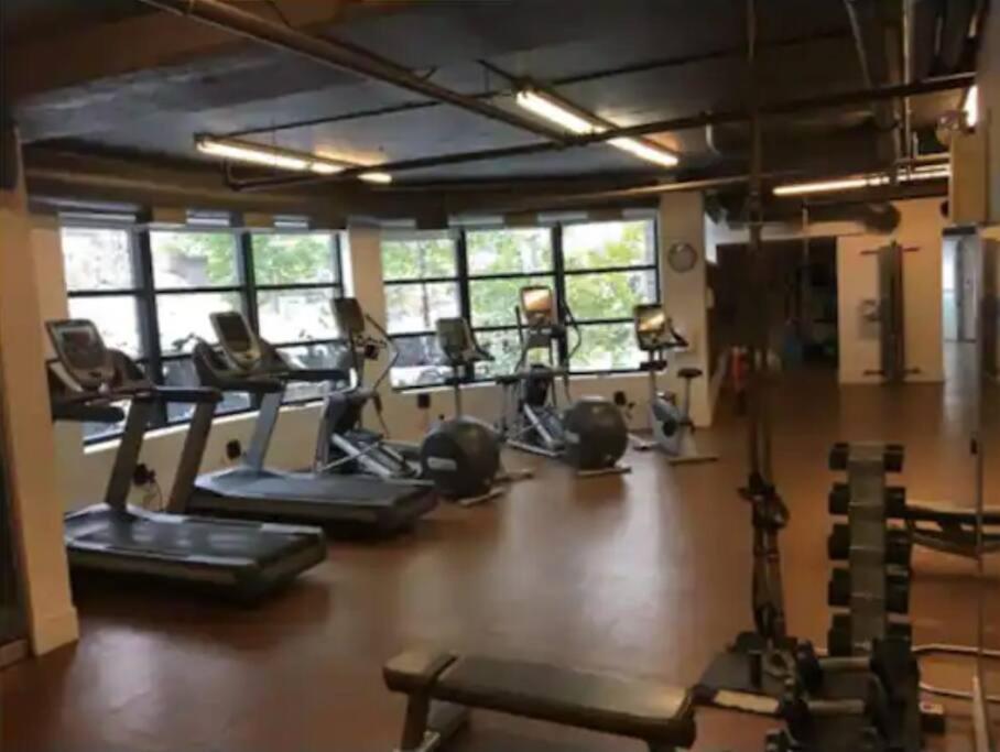 L109 Canmore World Class Solara Resort - Hot tub, Pool, Gym, AirCon, Free Parking & Netflix