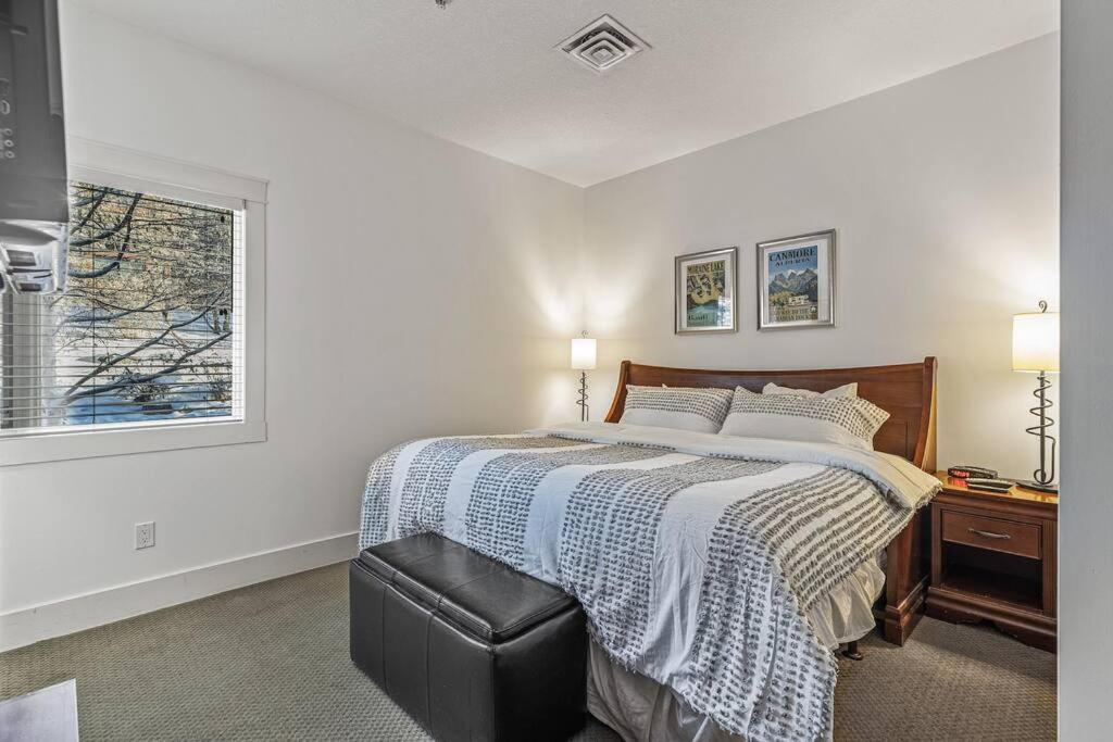 L109 Canmore World Class Solara Resort - Hot tub, Pool, Gym, AirCon, Free Parking & Netflix