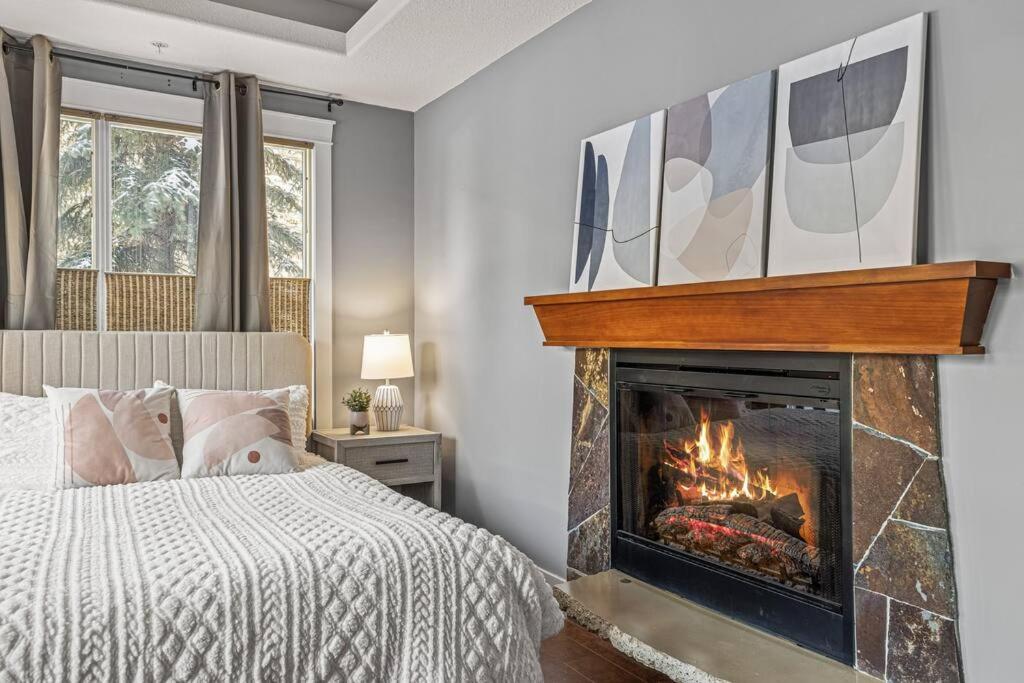 L109 Canmore World Class Solara Resort - Hot tub, Pool, Gym, AirCon, Free Parking & Netflix