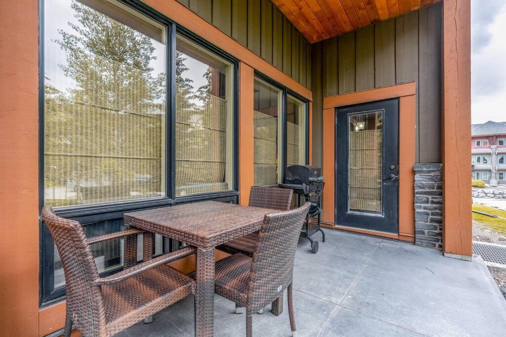 L109 Canmore World Class Solara Resort - Hot tub, Pool, Gym, AirCon, Free Parking & Netflix