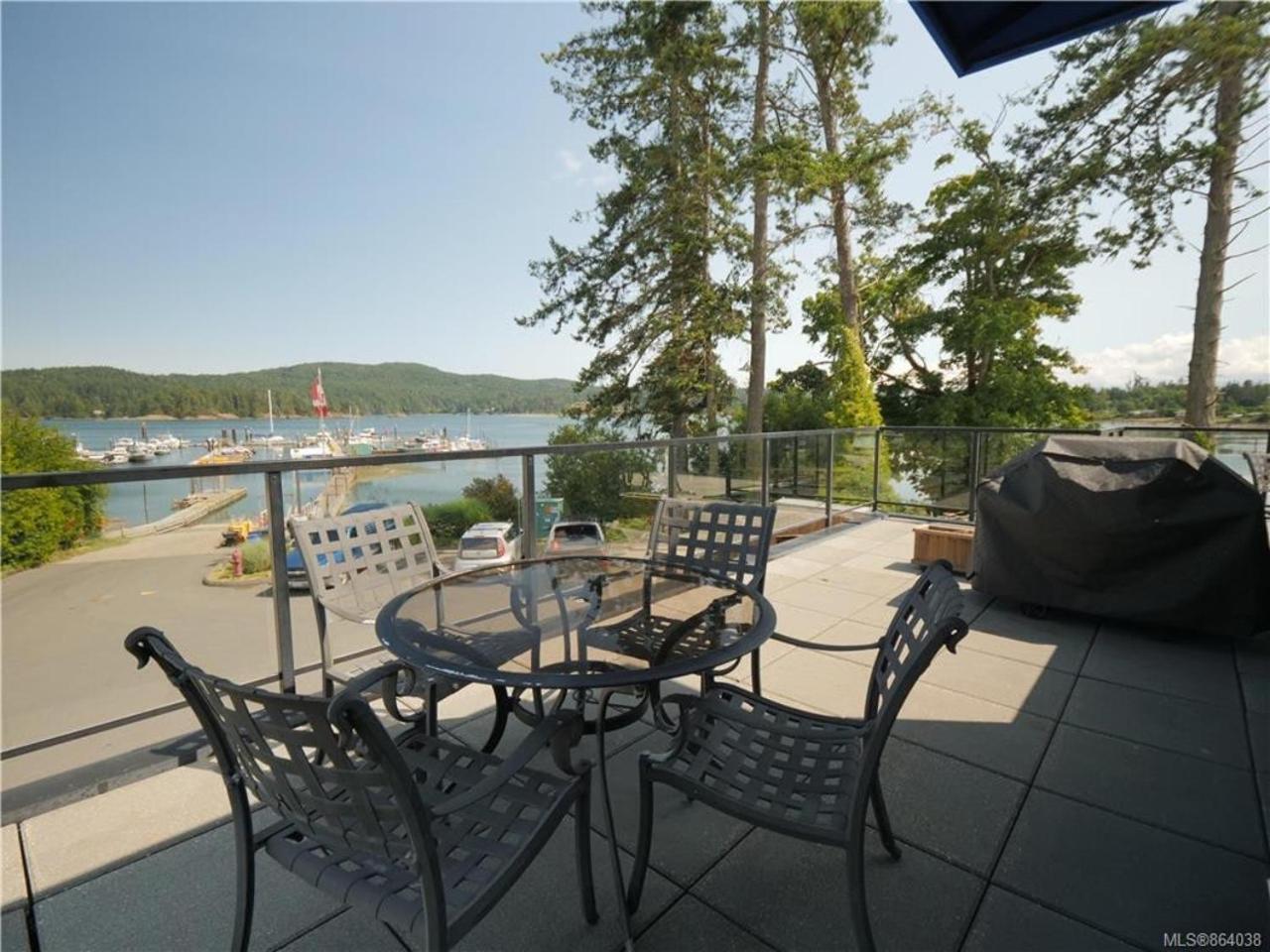Sooke Harbour Penthouse - Luxurious 4 Bdrm Rental