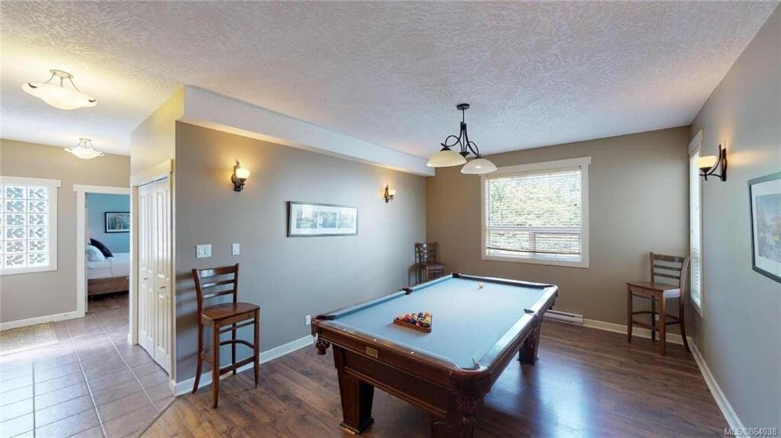 Sooke Harbour Penthouse - Luxurious 4 Bdrm Rental
