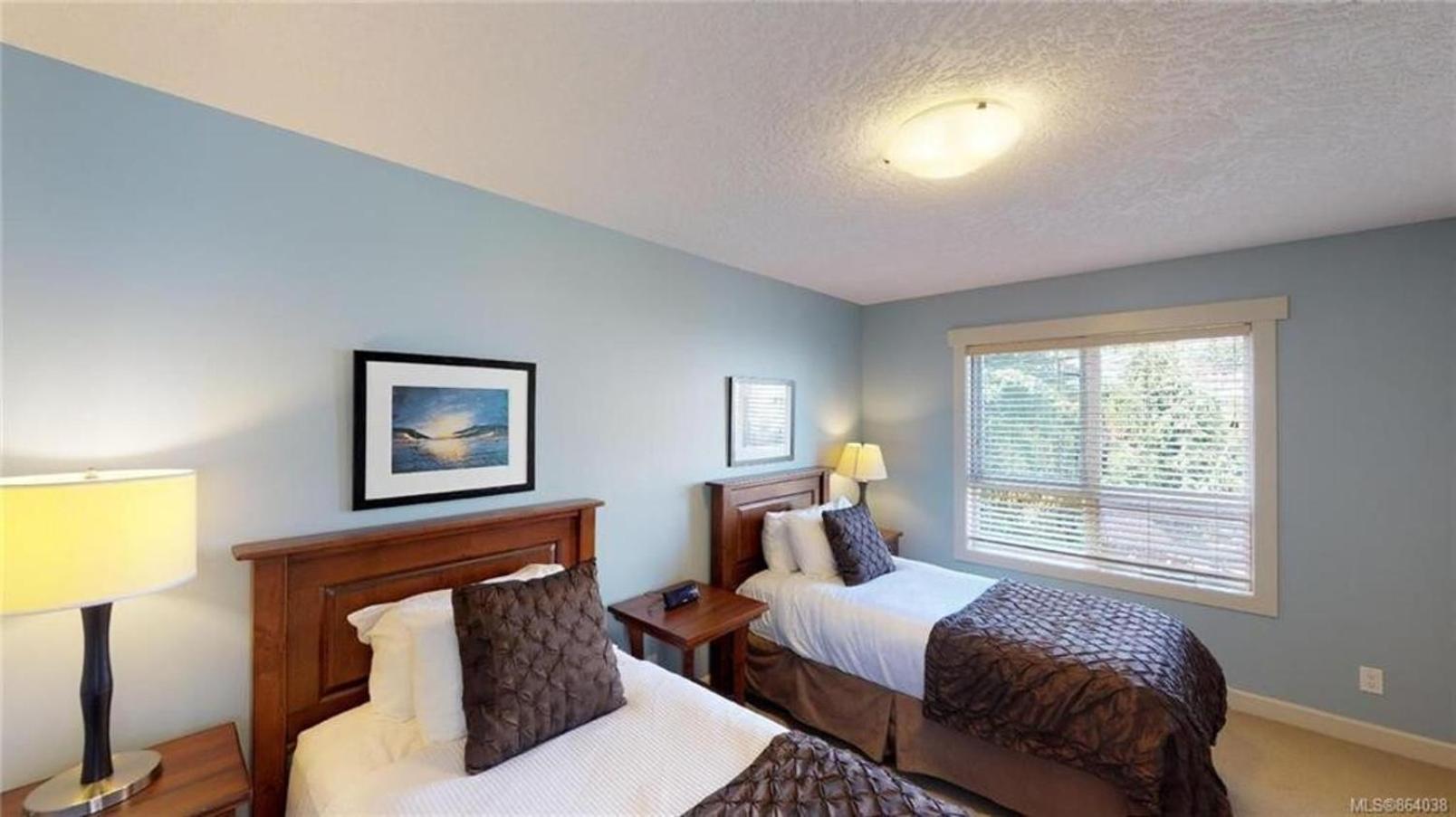 Sooke Harbour Penthouse - Luxurious 4 Bdrm Rental