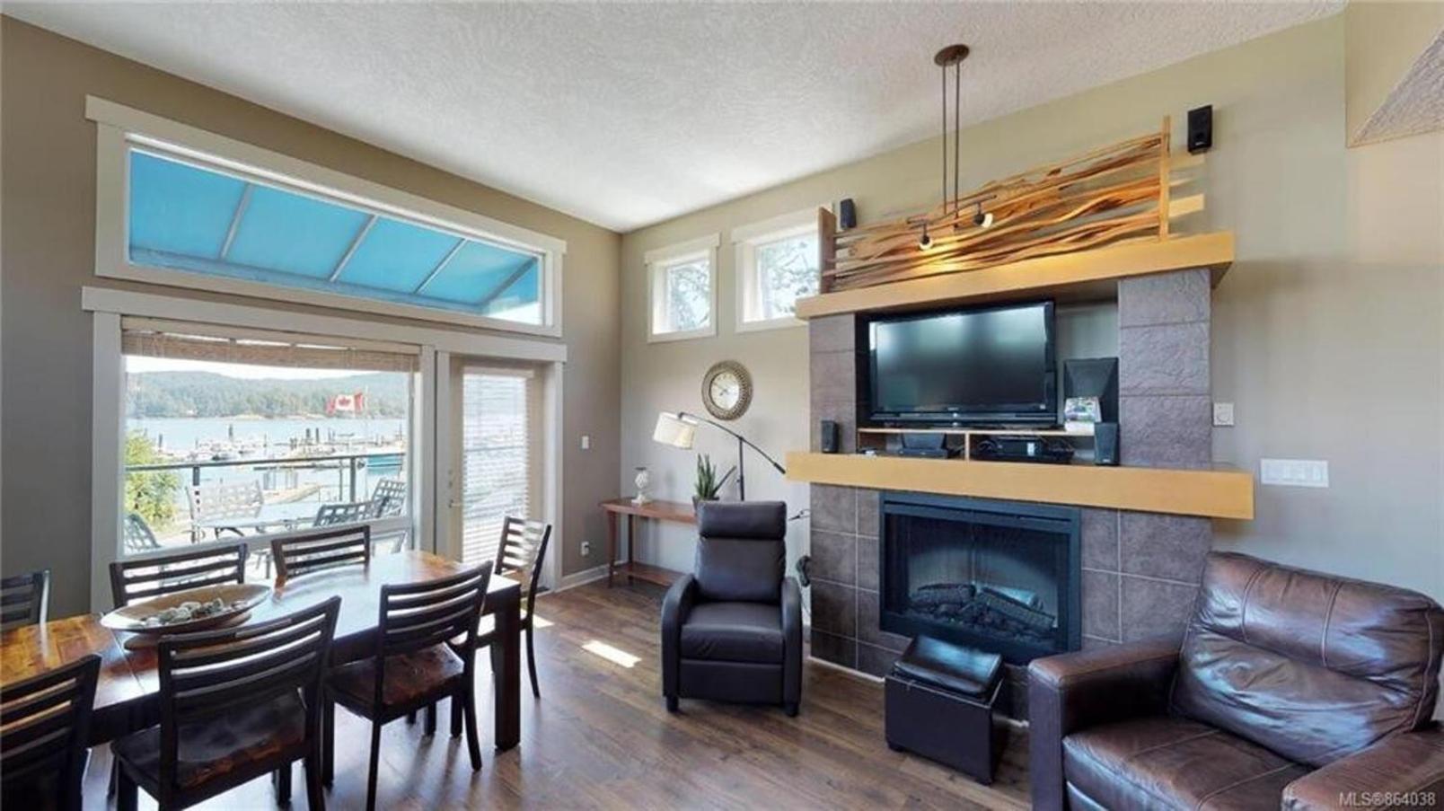 Sooke Harbour Penthouse - Luxurious 4 Bdrm Rental