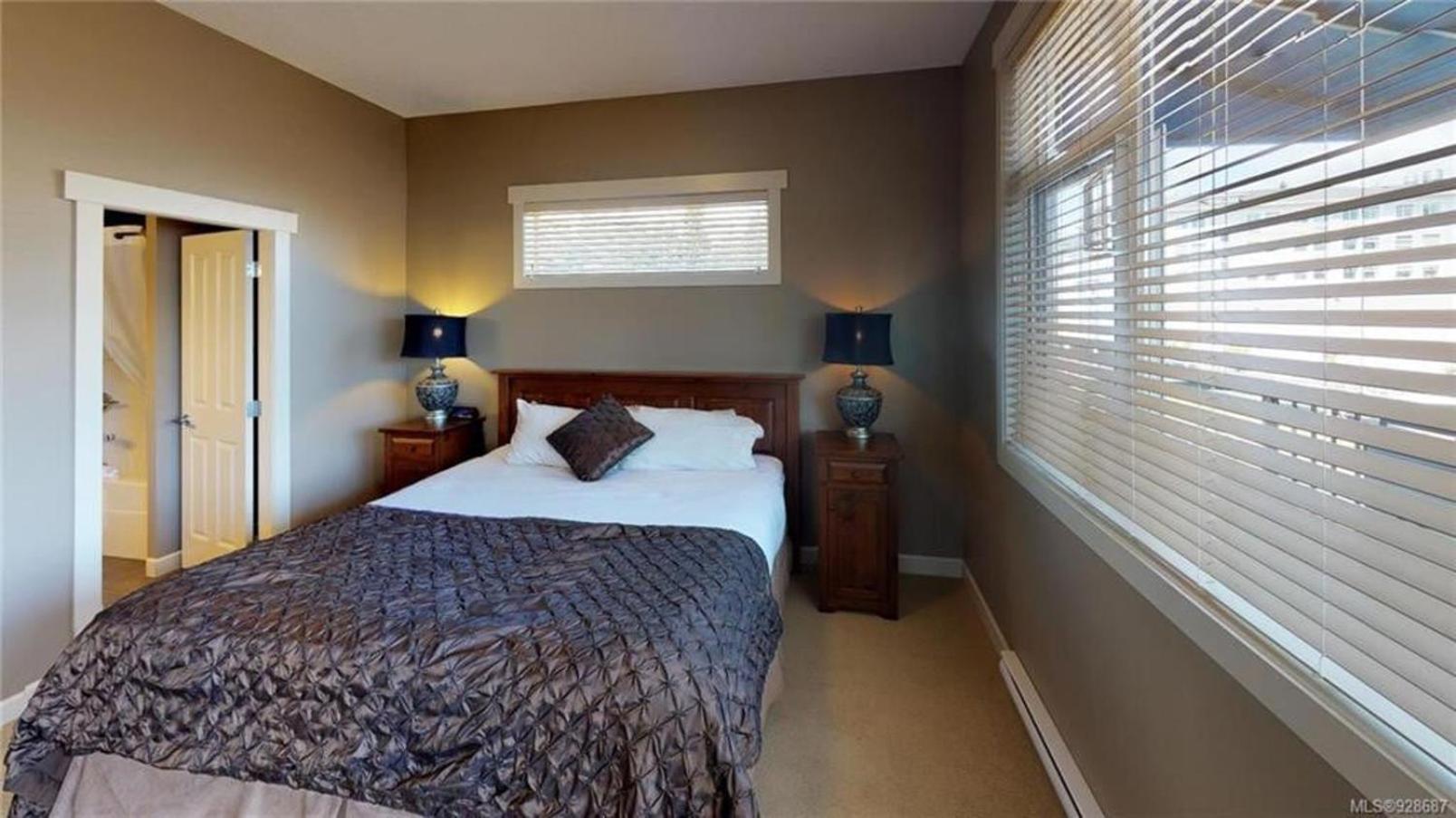 Sooke Vacations - Sooke Harbour Penthouse - Property Image 6