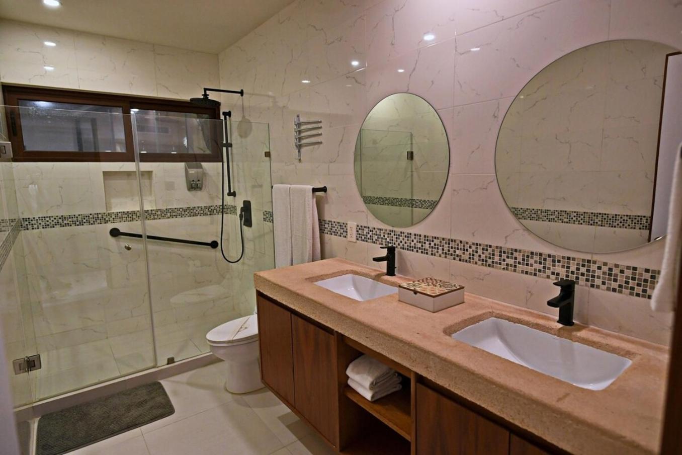 Exclusive 5-br Oasis Golf, Private Pool, Beach! view 3