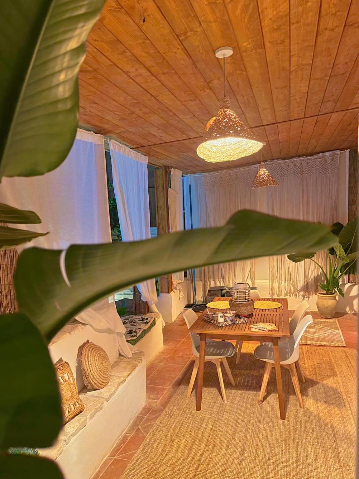 OIKOS Guesthouse & Rooftop
