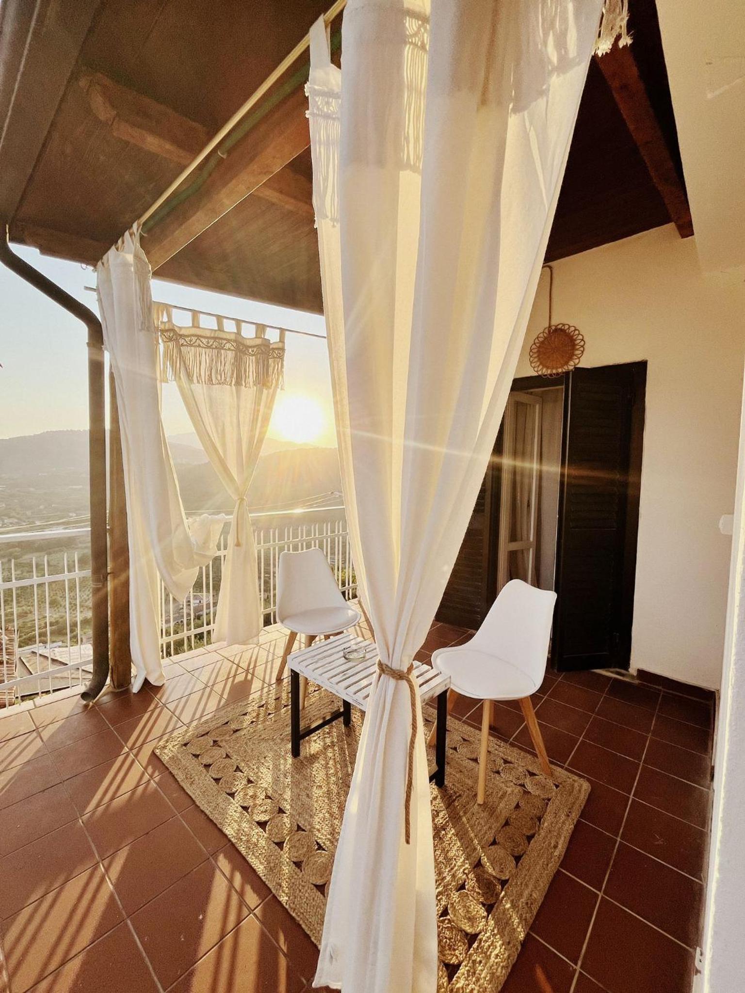 OIKOS Guesthouse & Rooftop