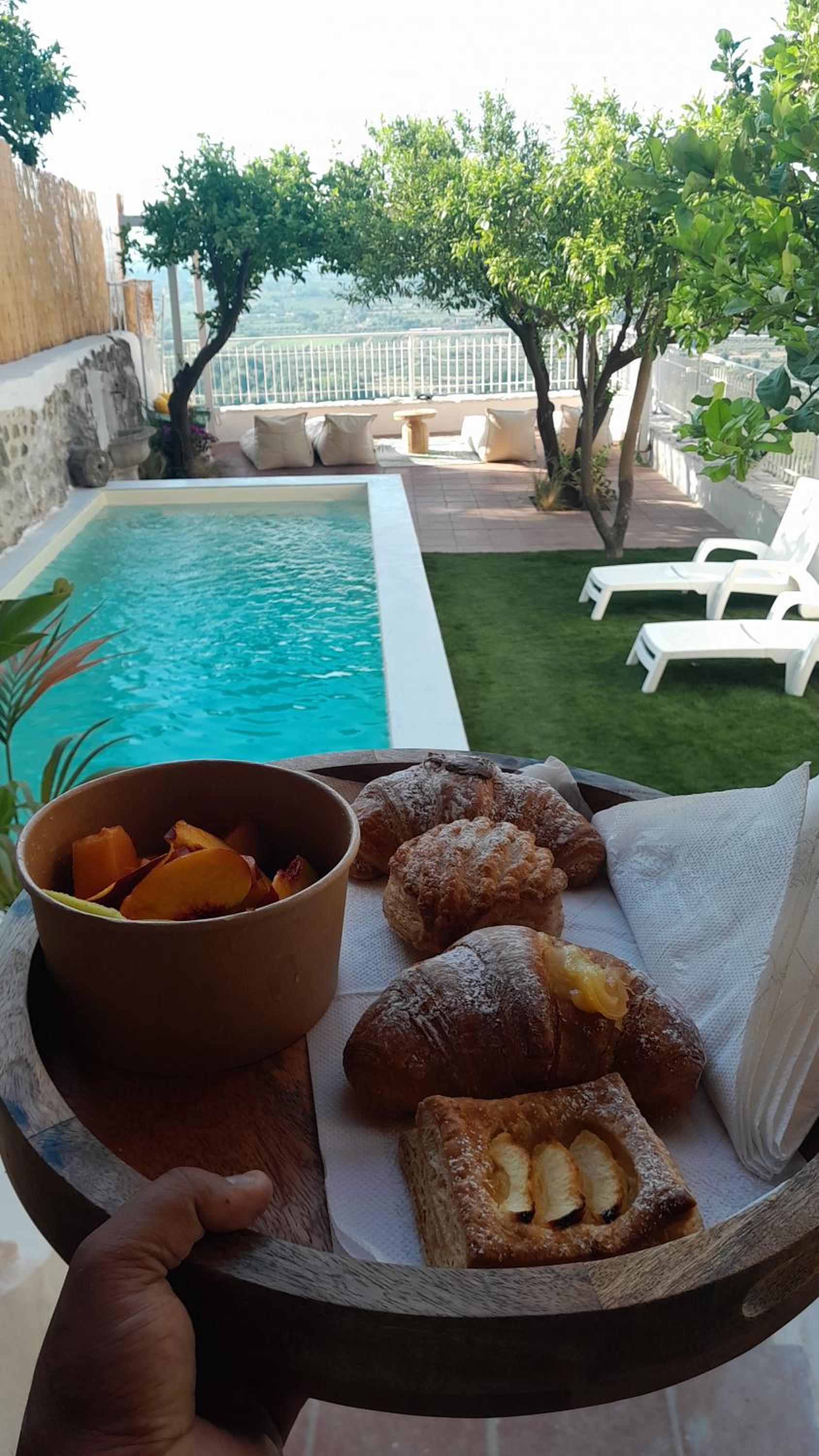 OIKOS Guesthouse & Rooftop