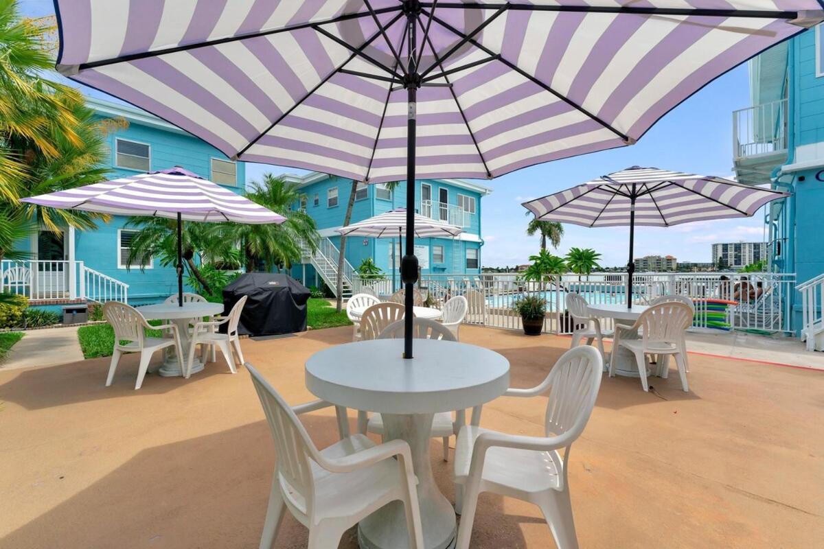The Seashell Suite with Private Balcony and Walk to Beach