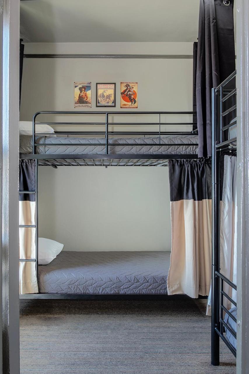 Gardner Hotel & Hostel
