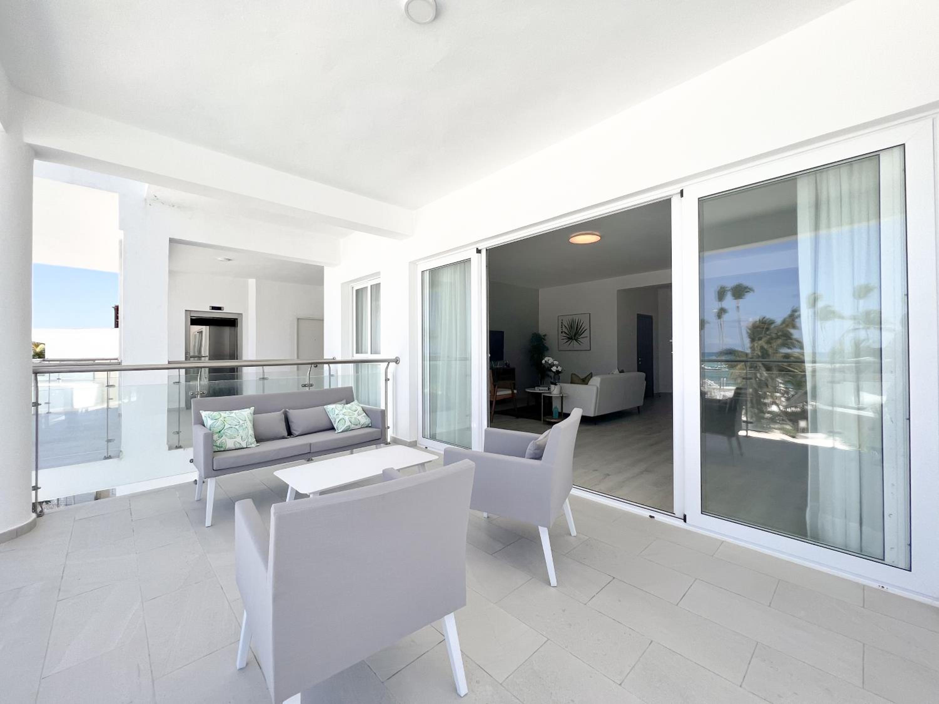 Beach Front 3Bdr Playa Coral view 4