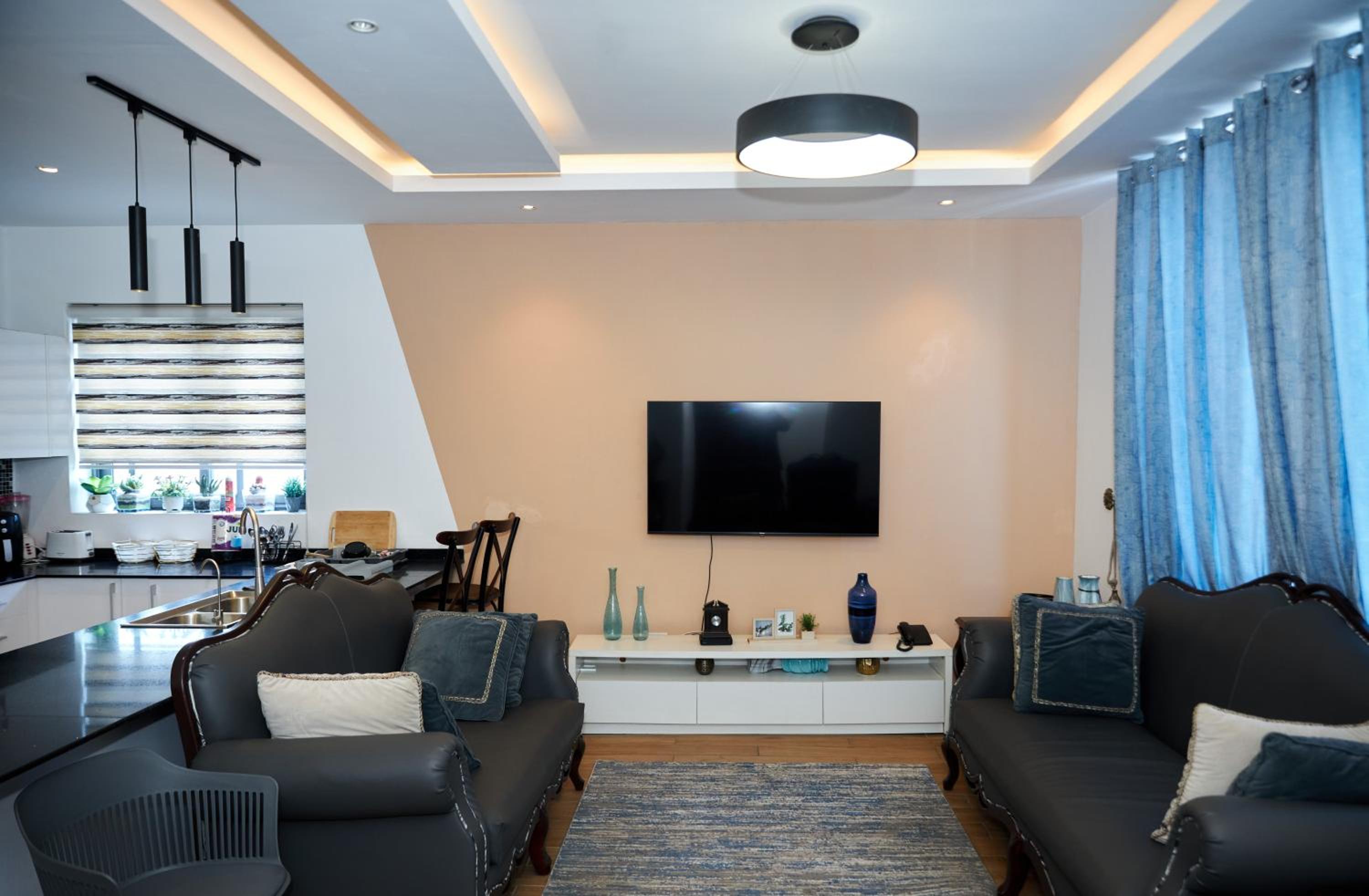 iFORA Homes - Modern Two-Bedroom Condo near A&C Mall view 3
