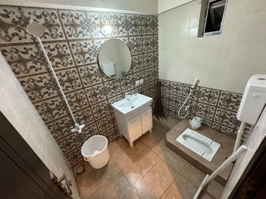 MnM Cozy Retreat in Karachi view 3