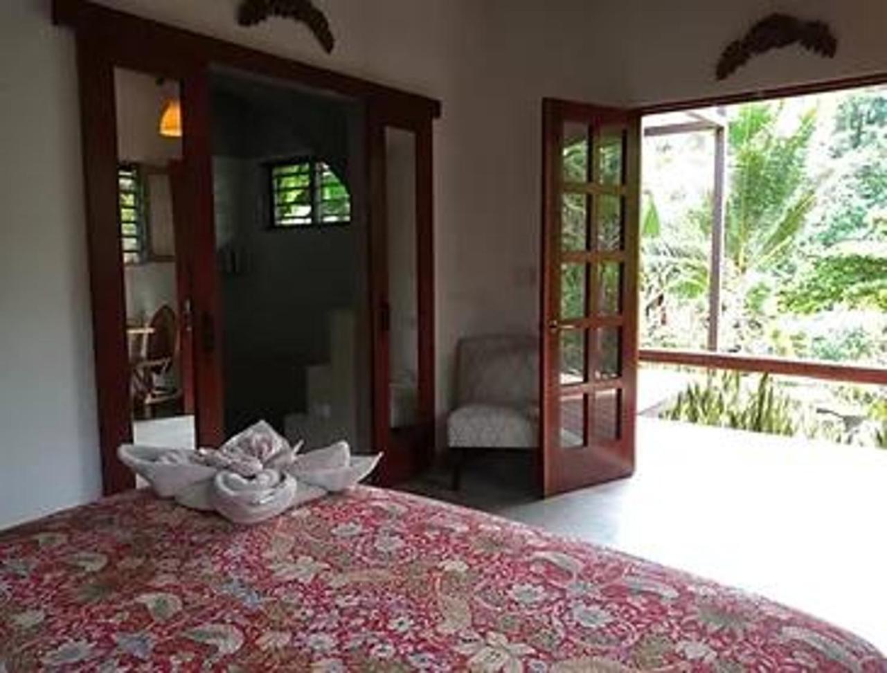 La Rana Deluxe Villa - Riverfront With A Pool