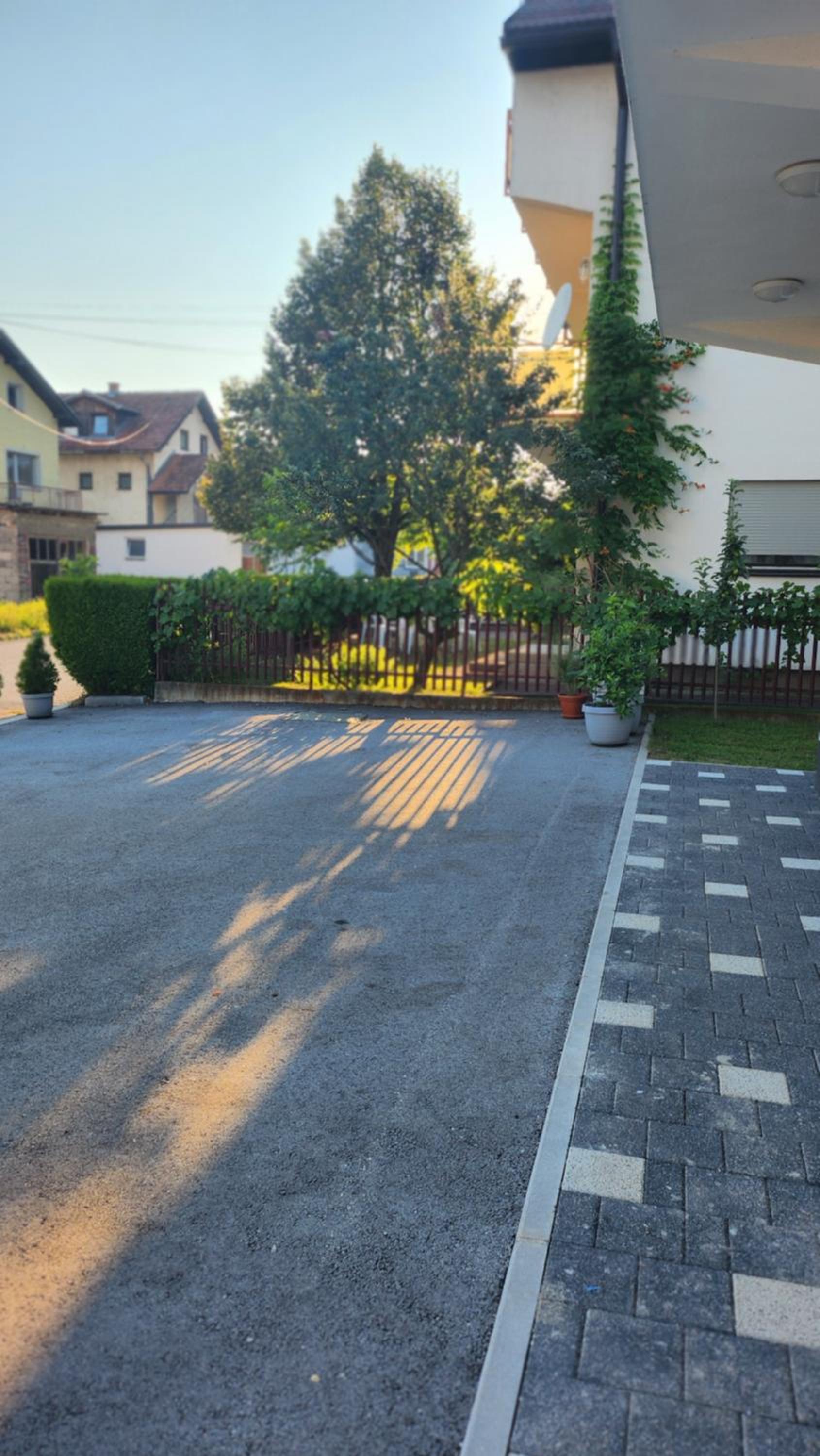 Apartmani Dobrinja - Free parking- Rent a car