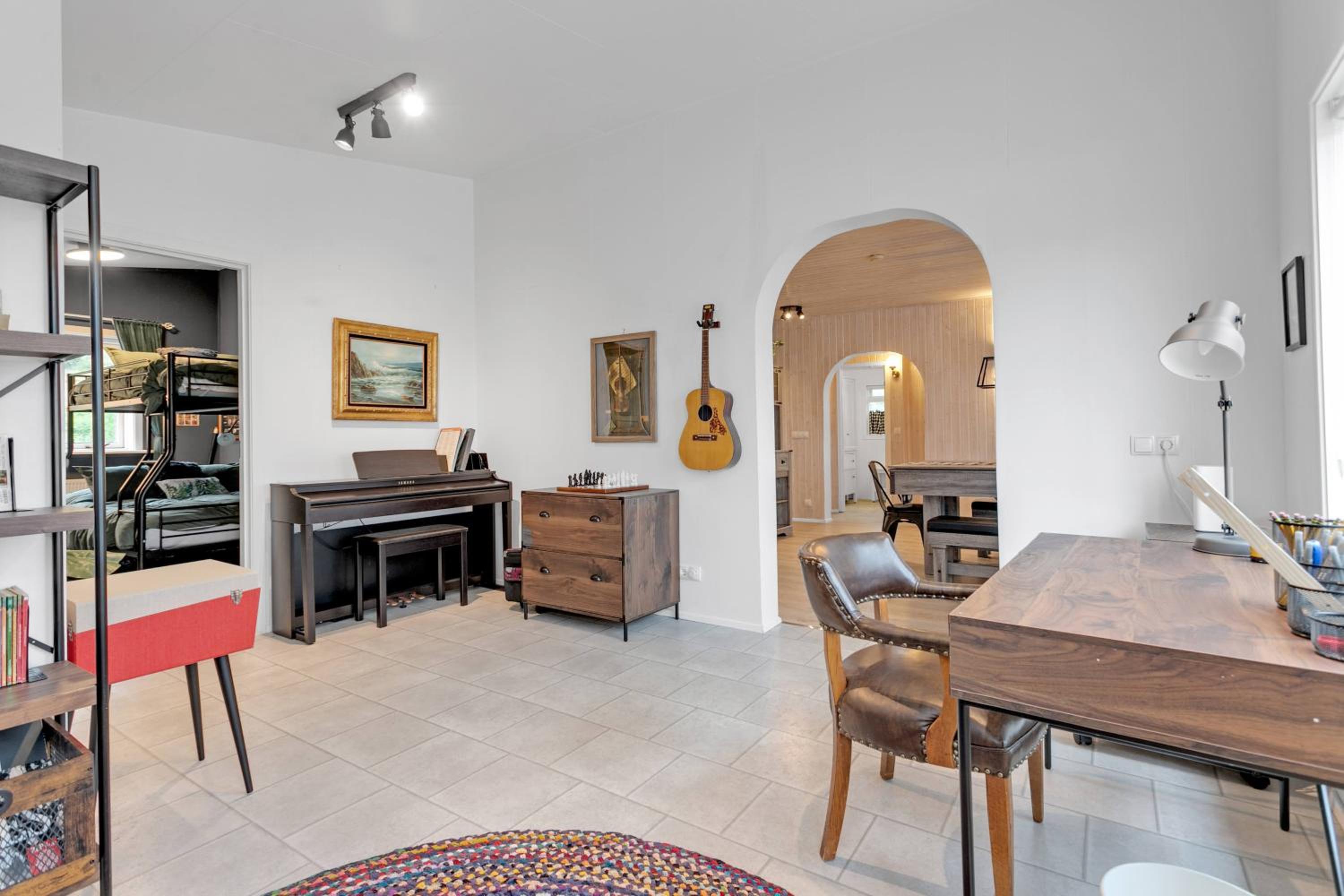 3BR Spacious Cottage with Geothermal HotTub & Stunning View view 3
