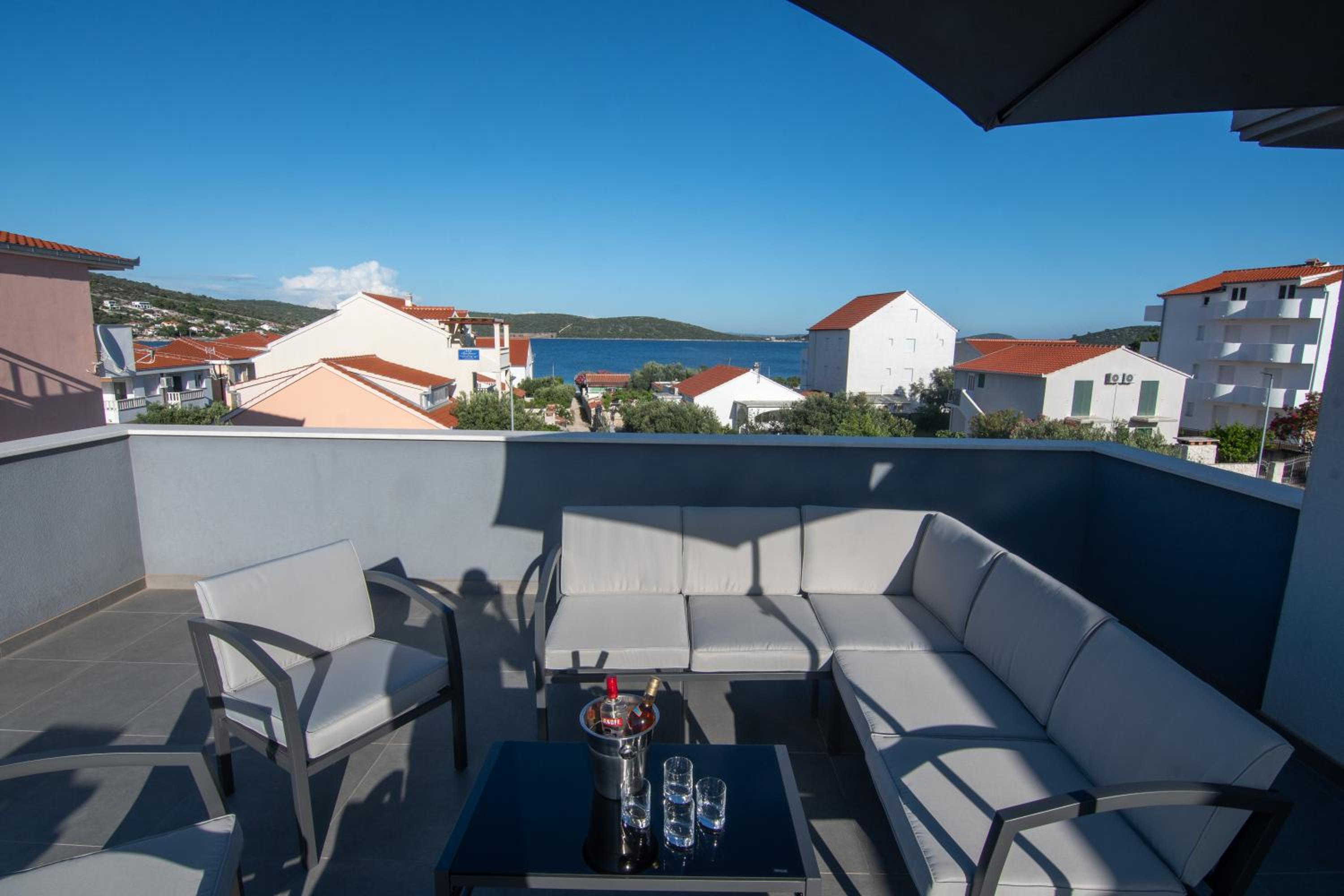 VILLA OCEAN BREEZE with pool view 3