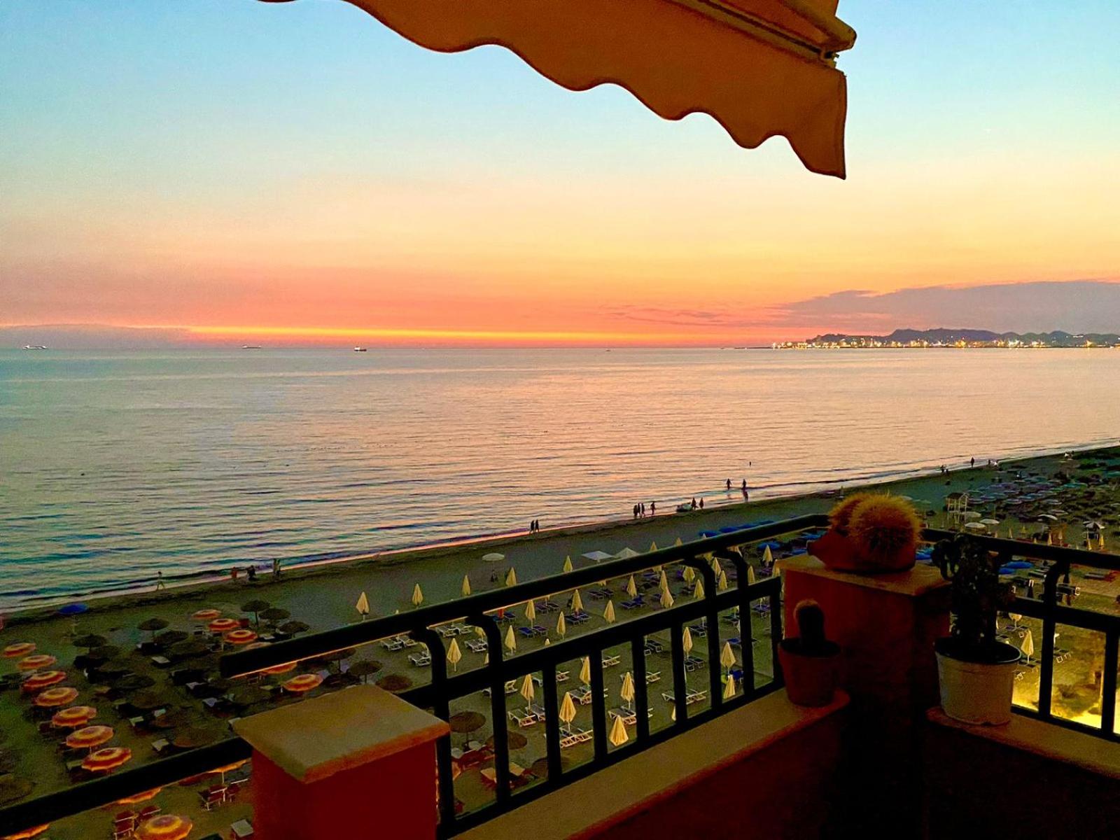 Sunset Serenity Apartment