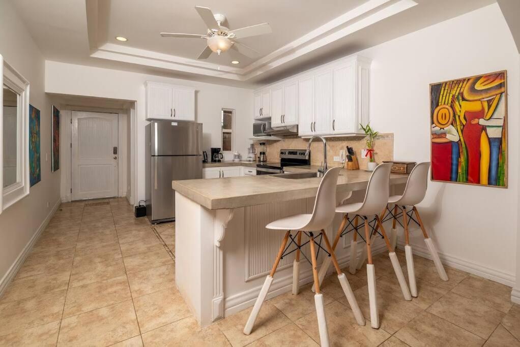 Amazing Ocean Front Condo In Langosta
