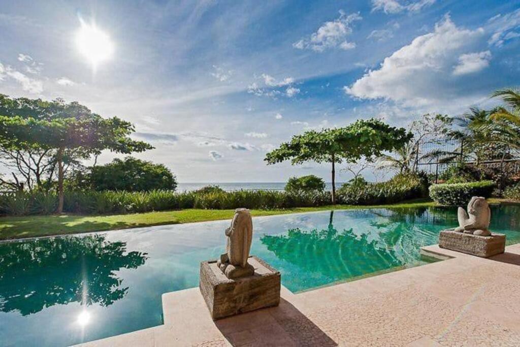 Amazing Ocean Front Condo In Langosta