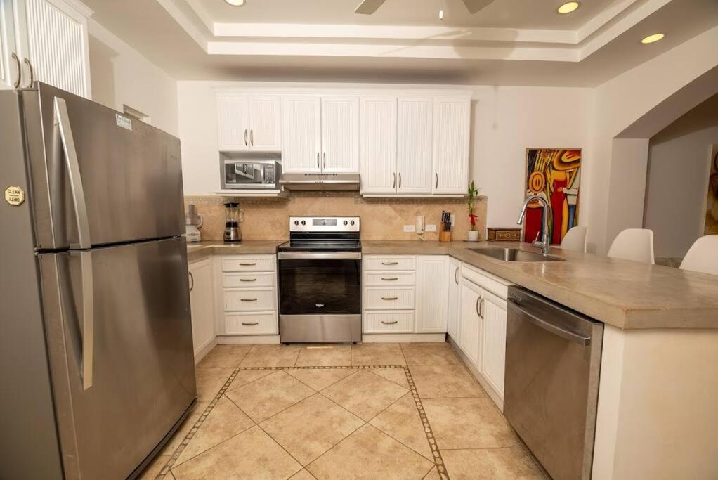 Amazing Ocean Front Condo In Langosta
